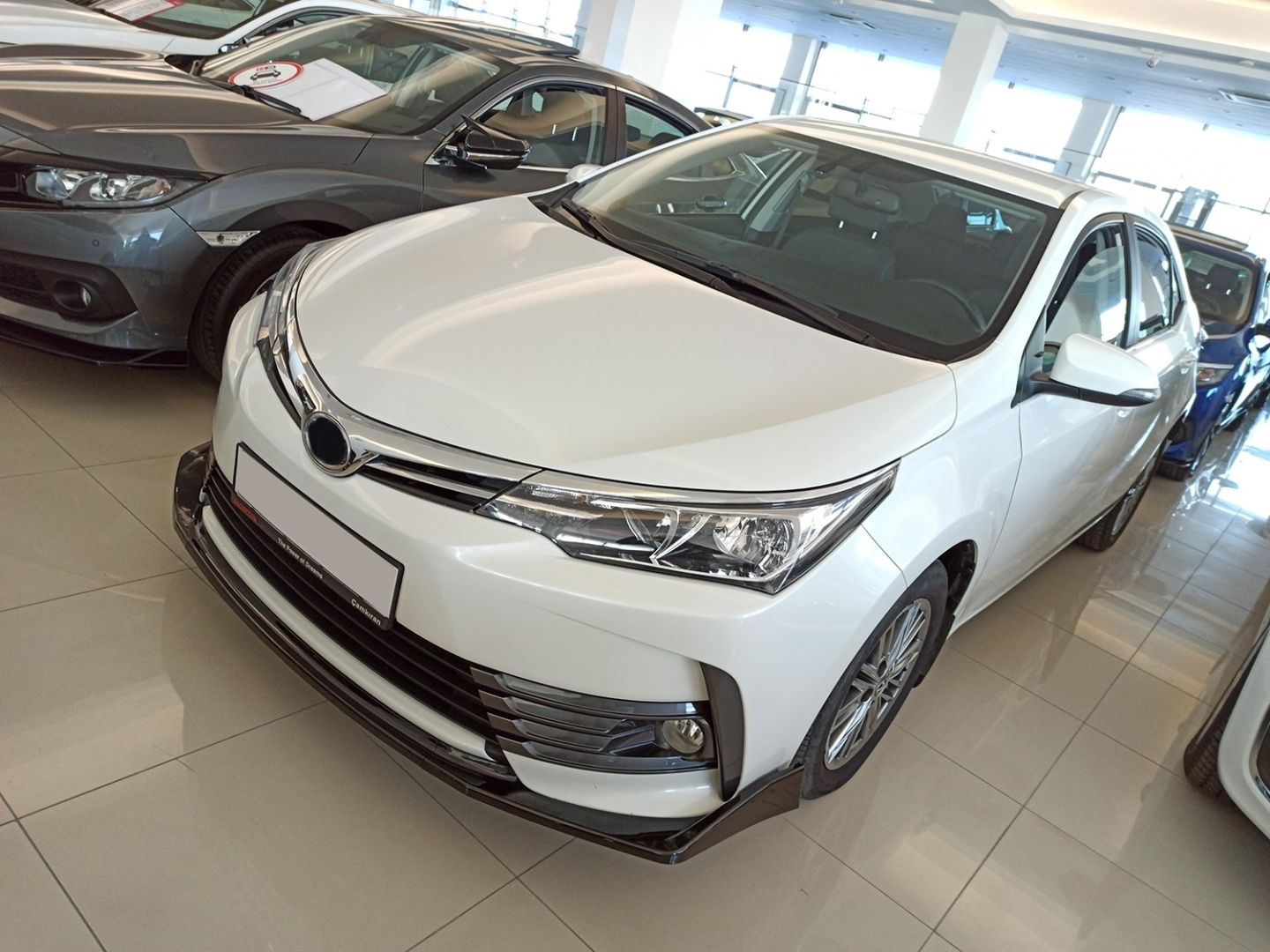 Toyota Corolla Uyumlu 2016-2018 Ön Lıp