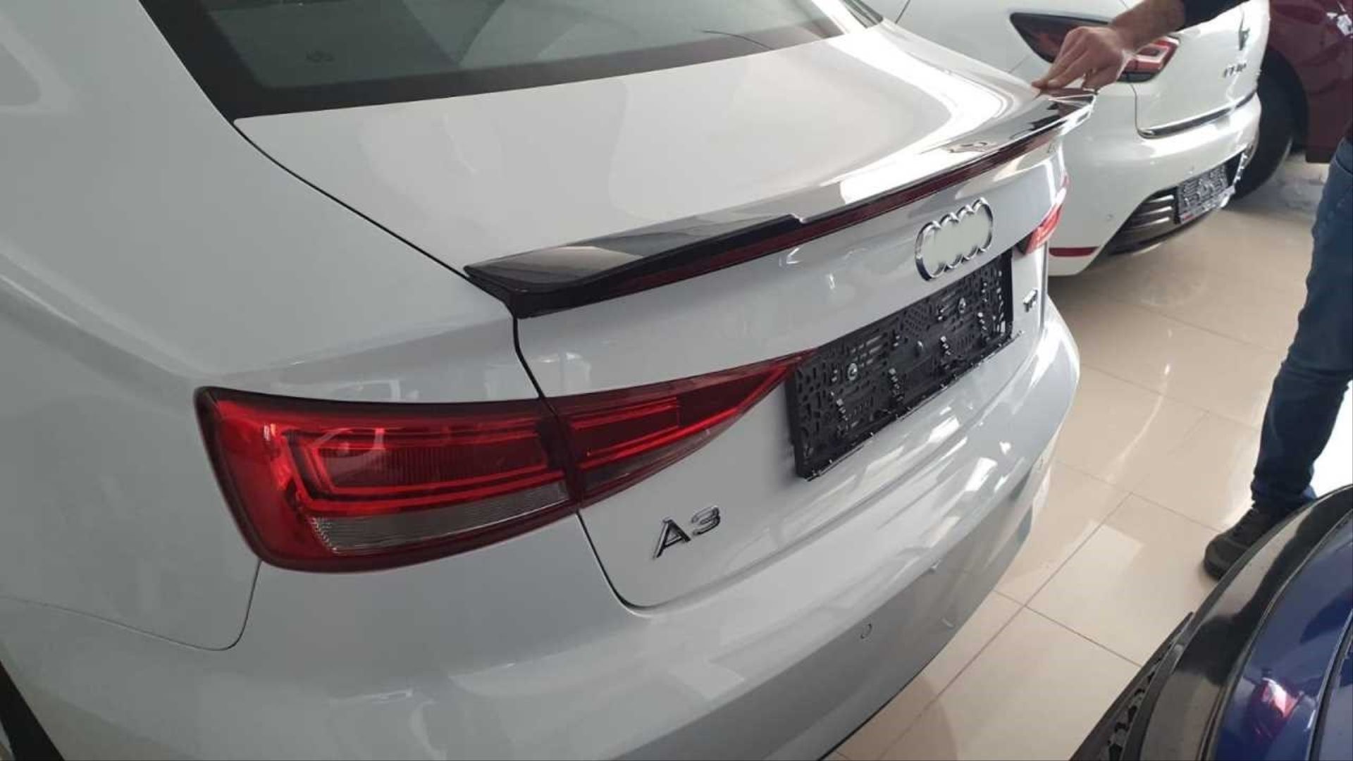 Audi A3 Uyumlu Sedan (2013-2019) LED Spoiler Piano Black (Parlak Siyah)