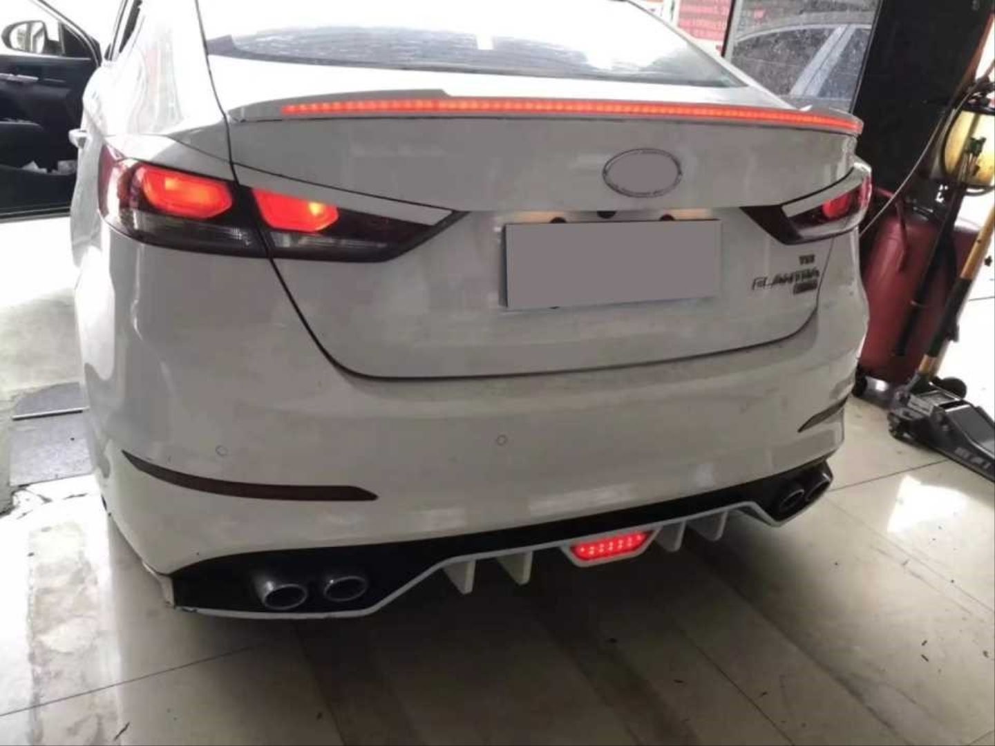 Hyundai Elantra Uyumlu 2014-2018 LED Spoiler (Boyasız)