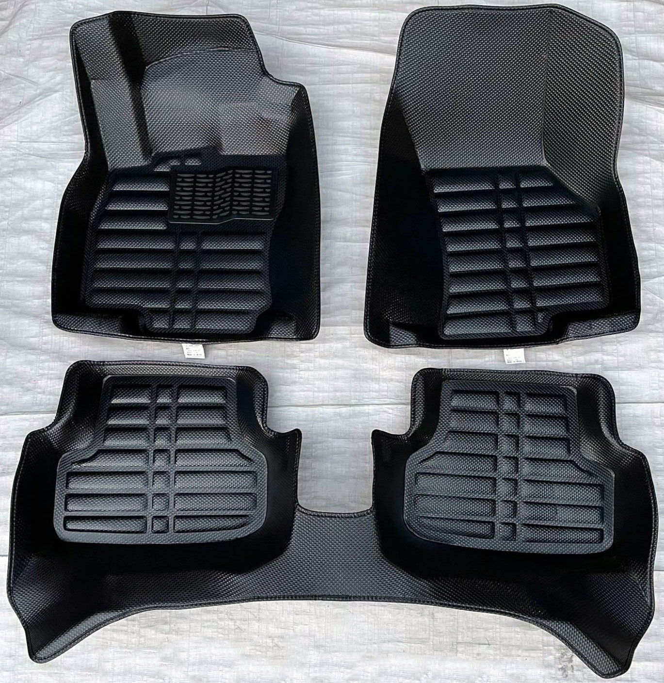 Volkswagen T-Roc Uyumlu 2019 Sonrası 5D Havuzlu Karbon Dizayn Paspas Seti