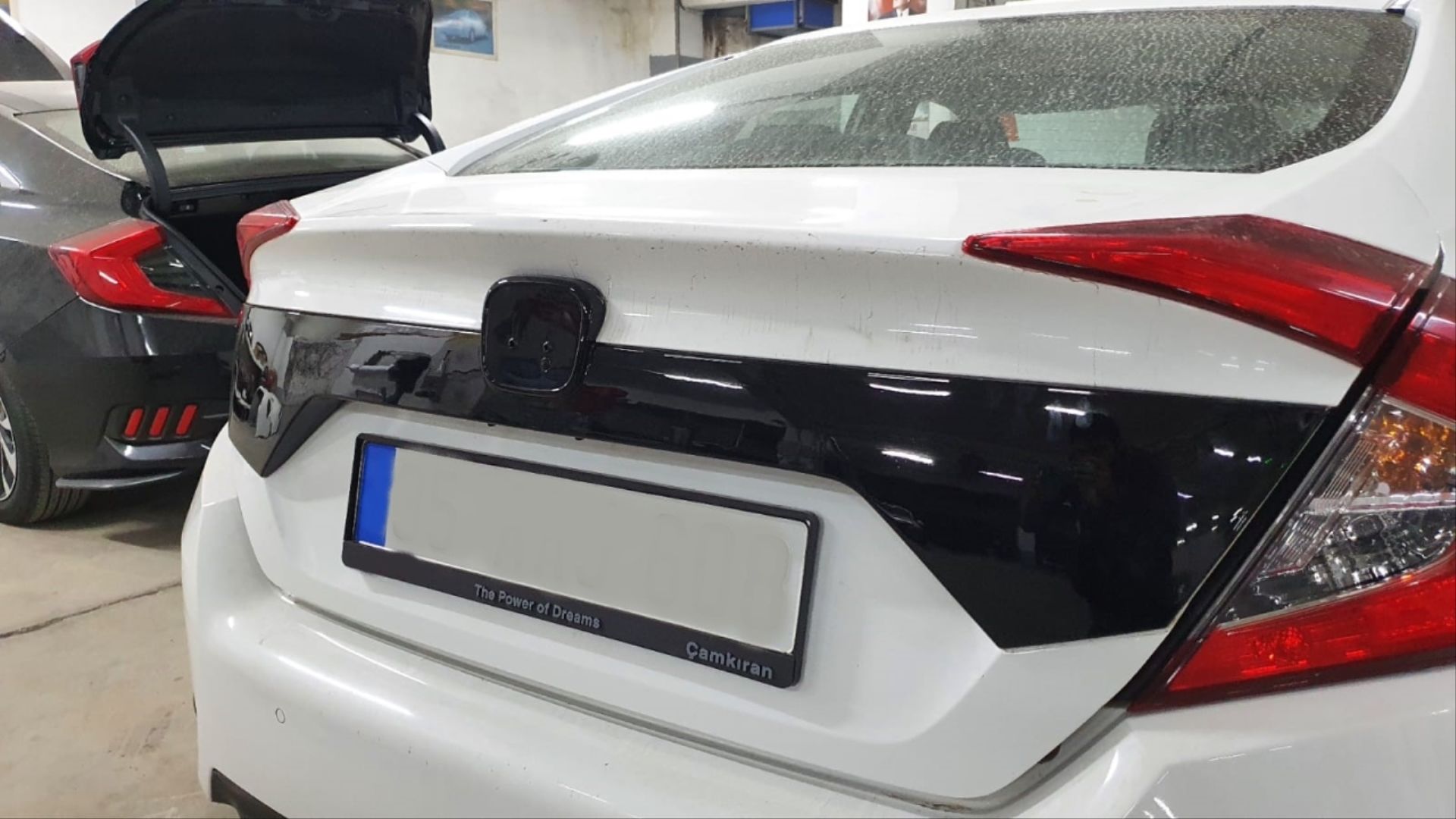 Honda Civic Uyumlu Fc5 2016-2020 Bagaj Kapağı Plaka Üst Kaplaması Piano Black