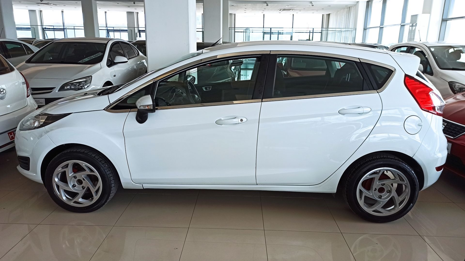 Ford Fiesta Uyumlu Hatchback Cam Çıtası Nikelajı Tam Tur