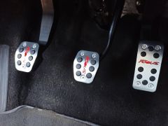 Ford Focus Uyumlu 2010-2019 Pedal Seti Kırmızı Yazılı Manuel