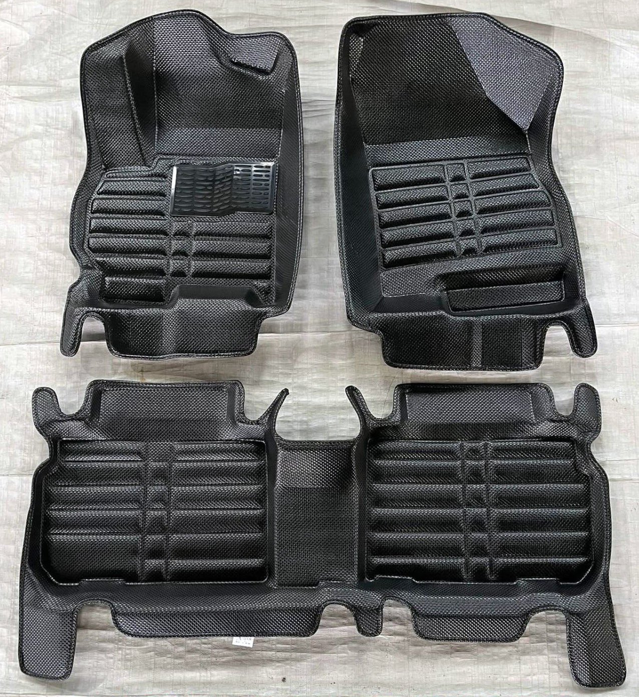 Mercedes E Serisi W213 Uyumlu 2016-2023 5D Havuzlu Karbon Dizayn Paspas Seti