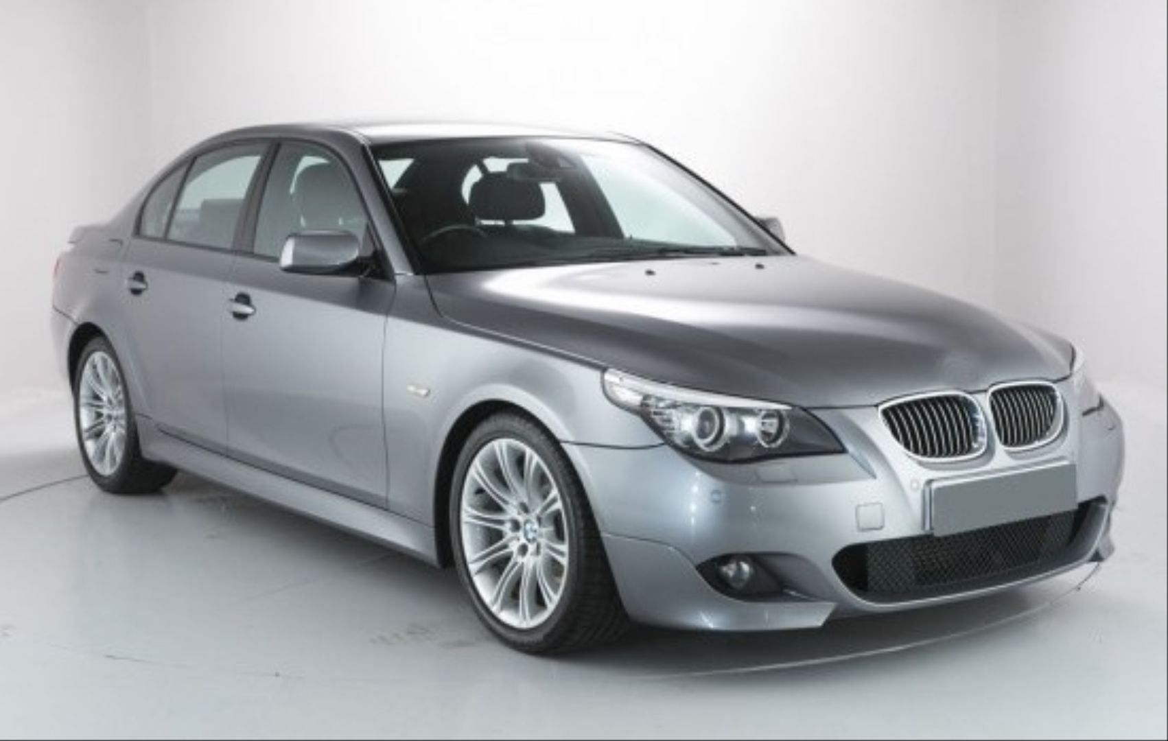 5 SERISI E60 IÇIN UYUMLU MT BODY KIT (Ön - Arka Tampon -Marspiyel )