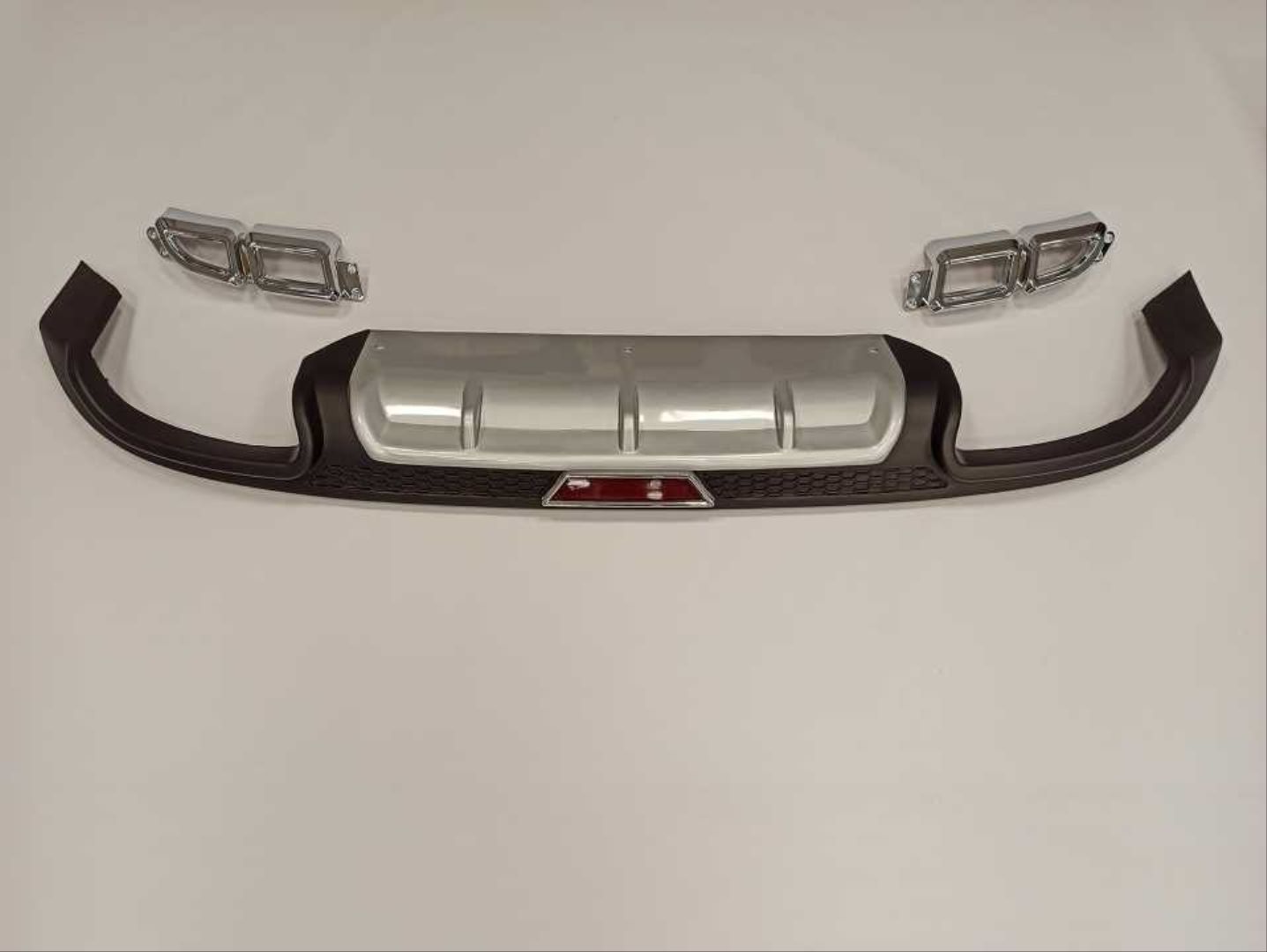 Hyundai Elantra Uyumlu 2016-2018 4 Egzoz Silver Difüzör Reflektörlü