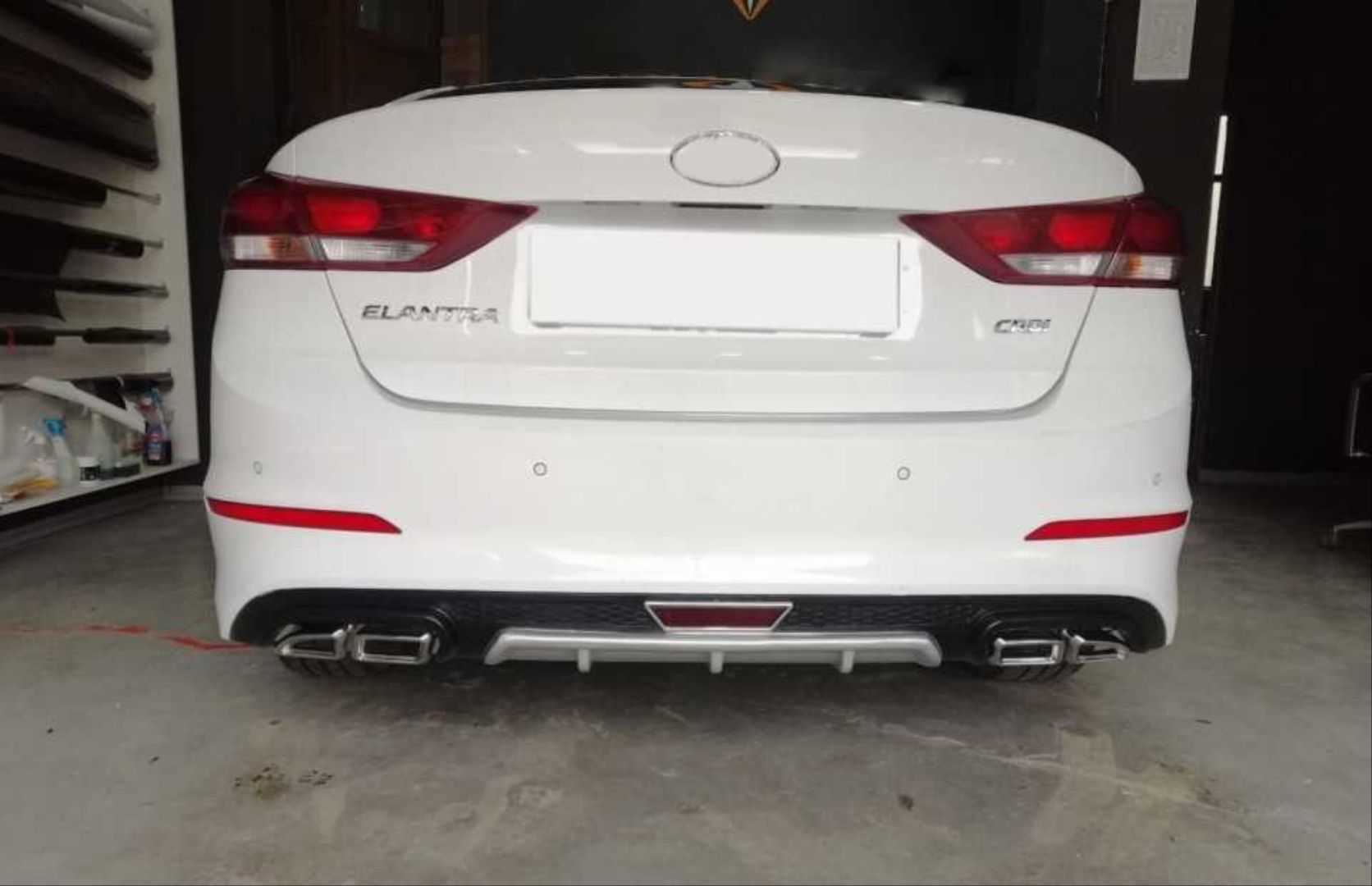 Hyundai Elantra Uyumlu 2016-2018 4 Egzoz Silver Difüzör Reflektörlü