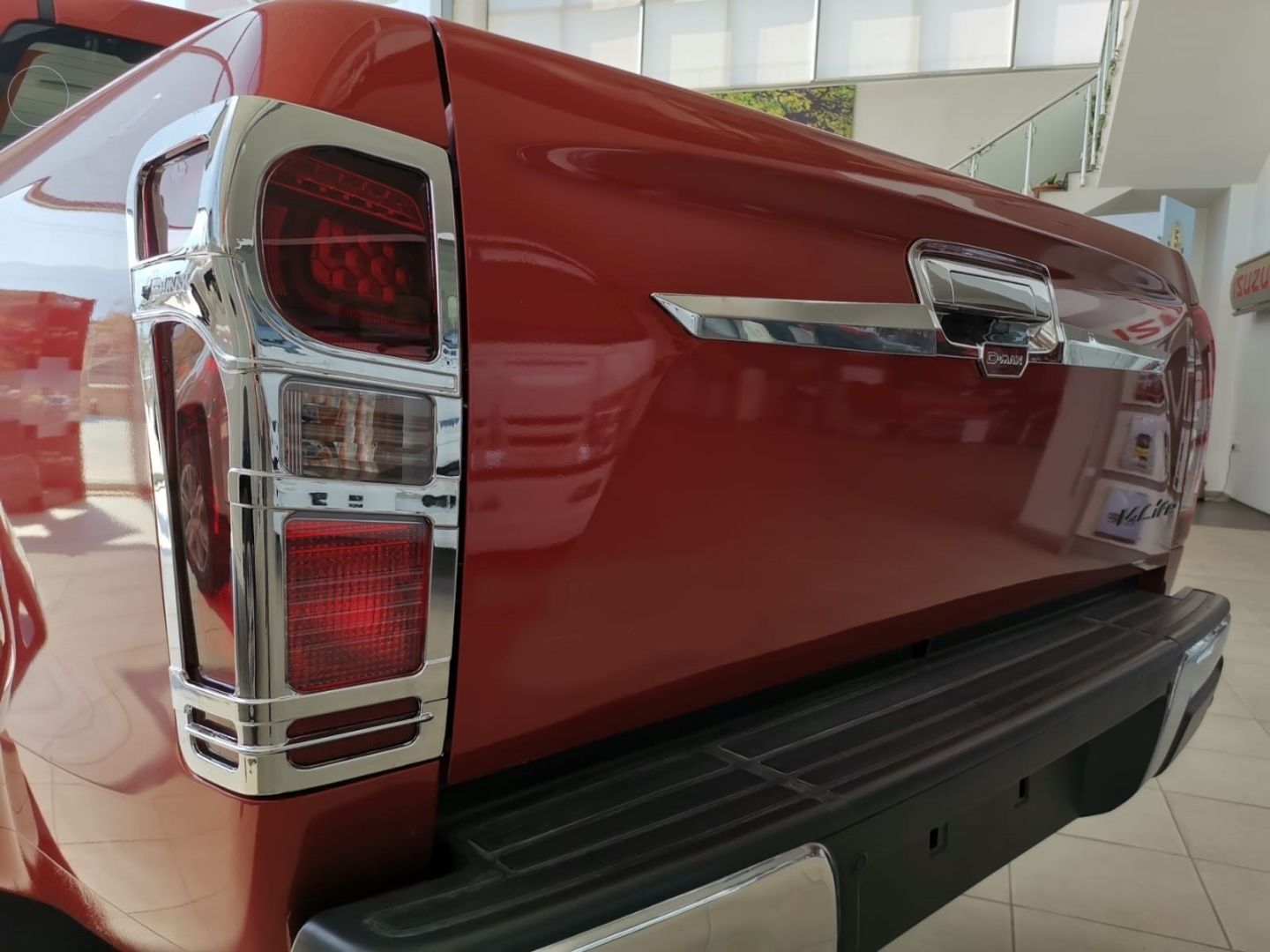 İsuzu D-Max Uyumlu 2018+ Bagaj Açma Kolu Kaplaması Nikelaj