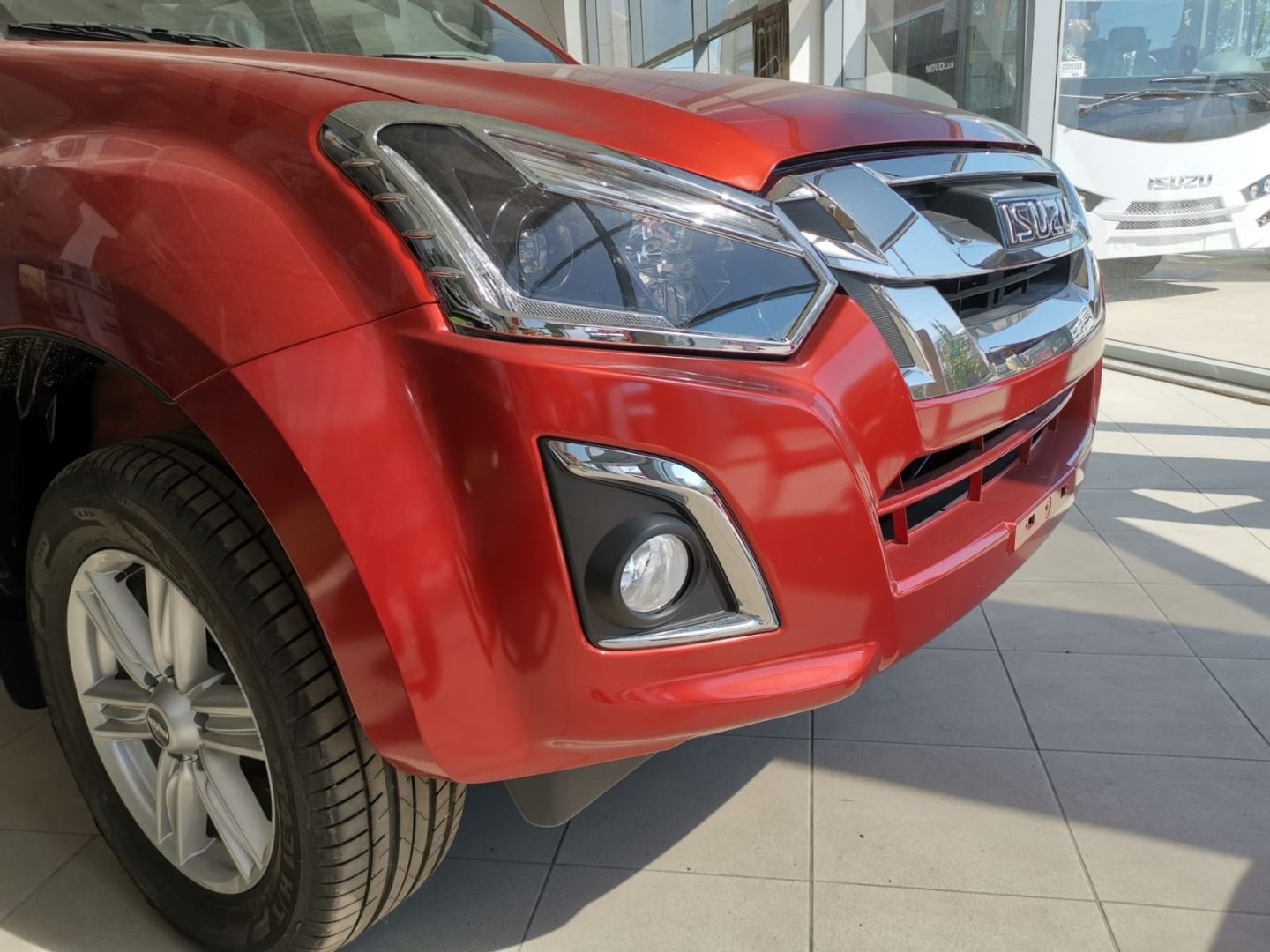 İsuzu D-Max Uyumlu 2018+ Far Çerçevesi Kaplama Nikelaj Sinyal Çizgili