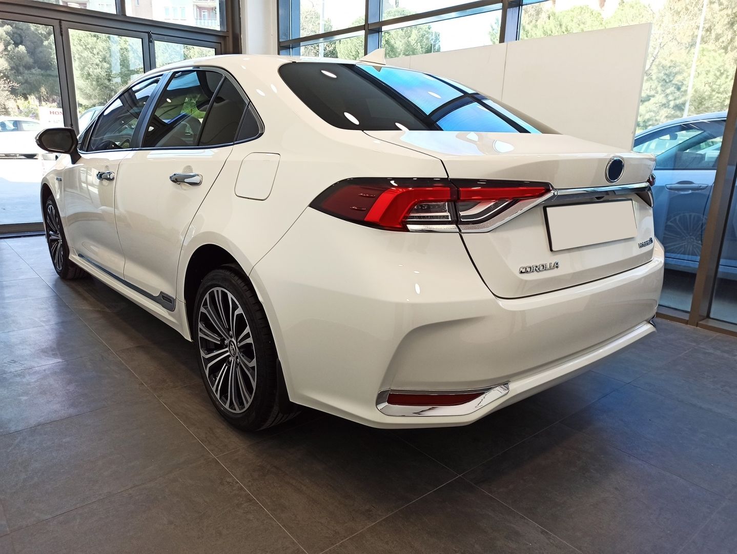Toyota Corolla Uyumlu 2019+ Arka Sis Kası Nikelaj