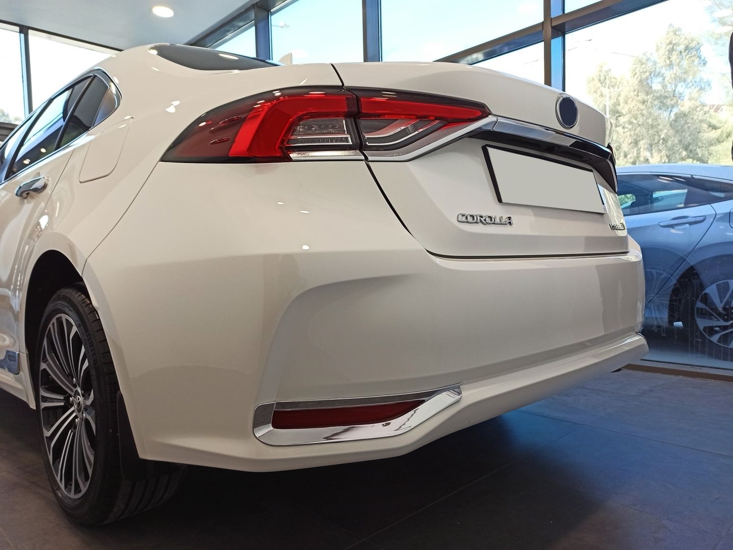 Toyota Corolla Uyumlu 2019+ Arka Sis Kası Nikelaj
