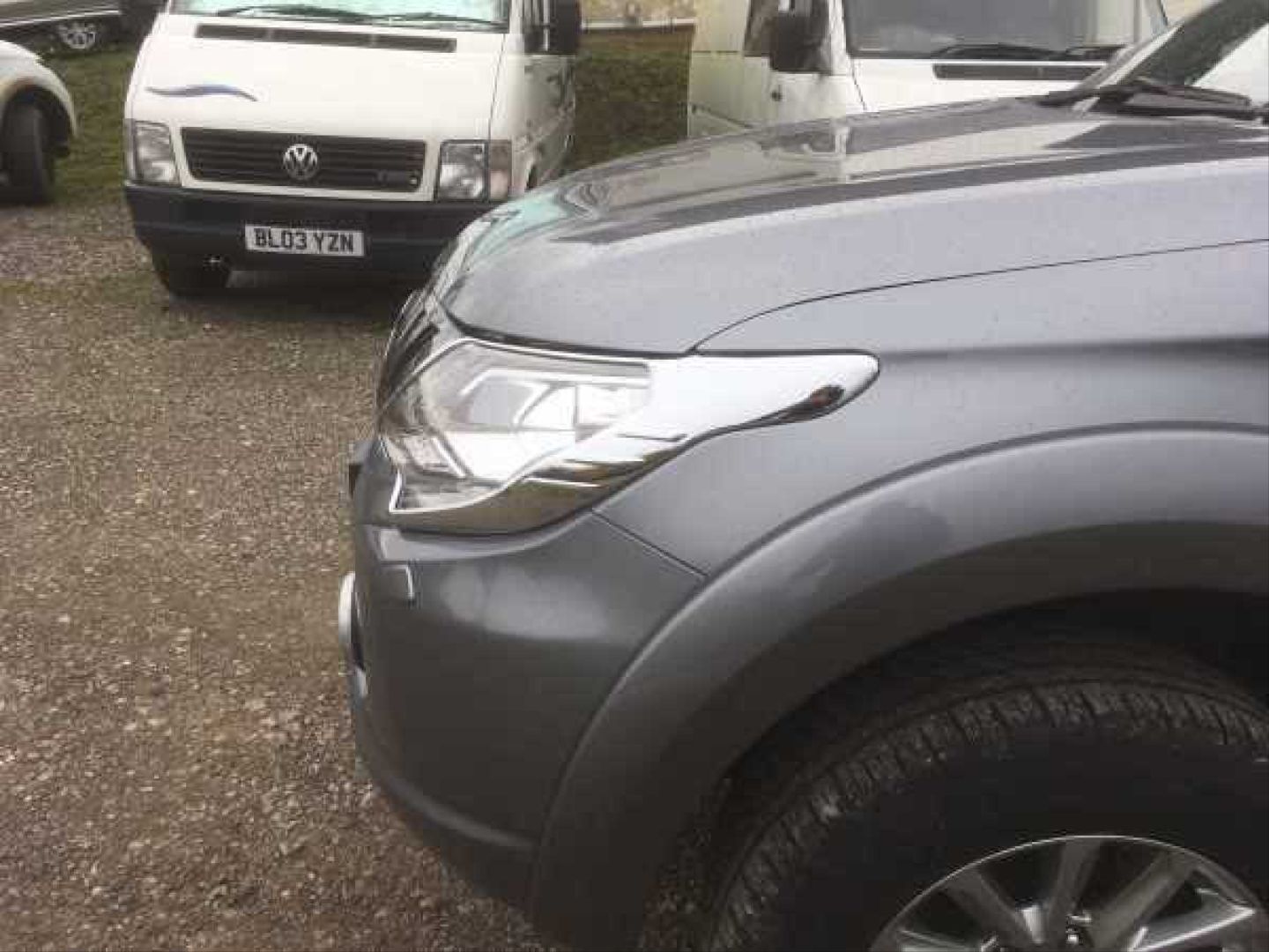 Mitsubishi L200 Uyumlu 2014+ Far Çerçeve Kaplama Nikelaj