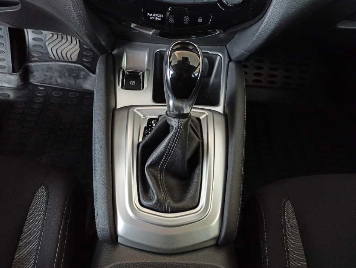 Nissan Qashqai Uyumlu 2018+ Vites Kaplama - Silver