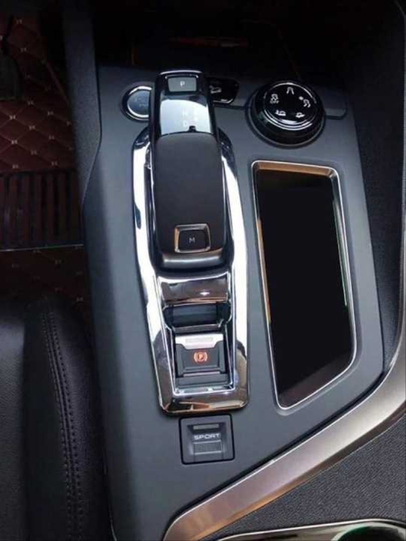 Peugeot 3008 Uyumlu 2016+ Vites Kaplama Küçük Nikelaj