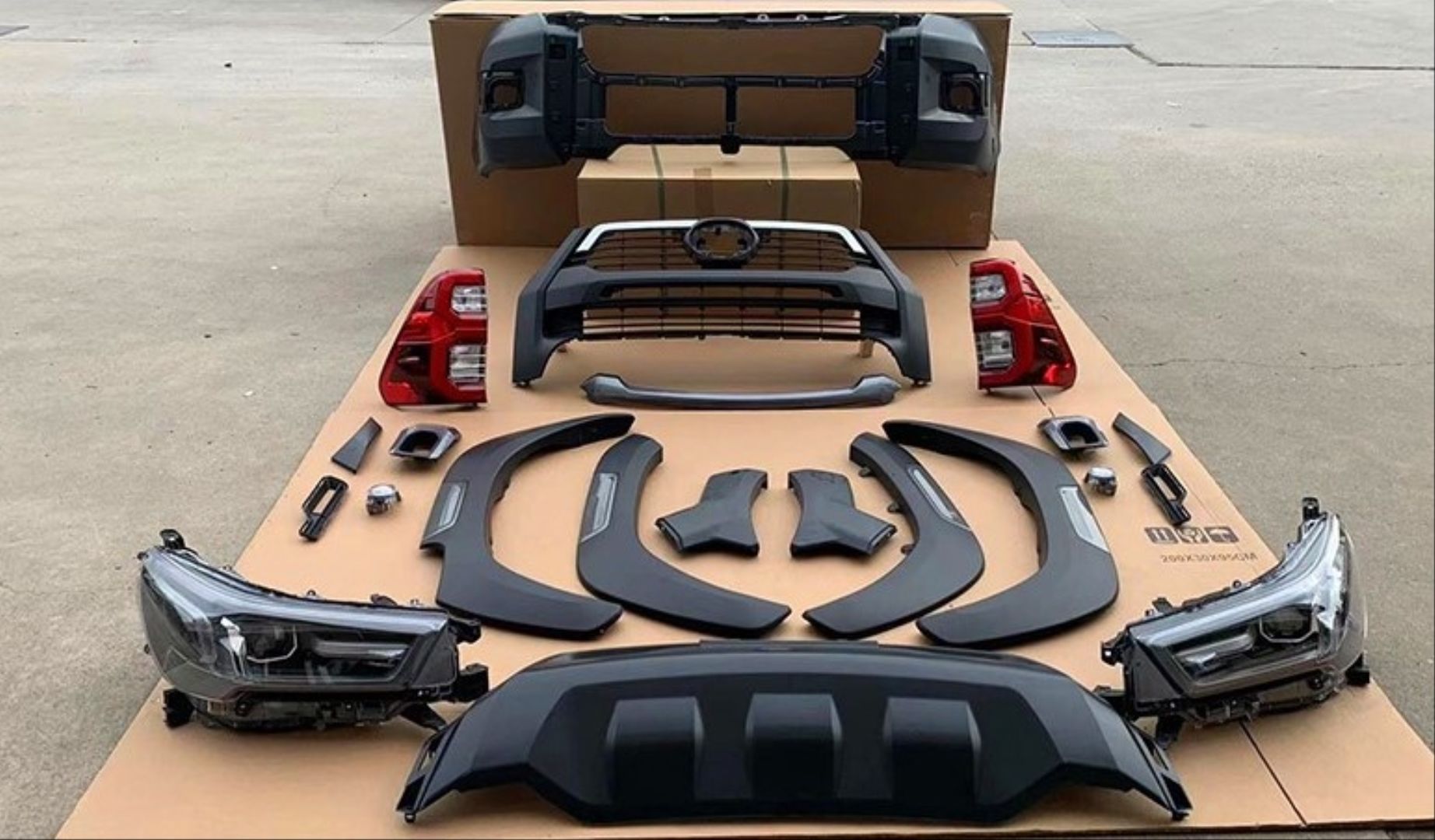 Toyota Hilux Uyumlu Revo 2016-2020 İçin 2021+ Rocco Dönüşüm Far Stop Dahil (Full Facelift)