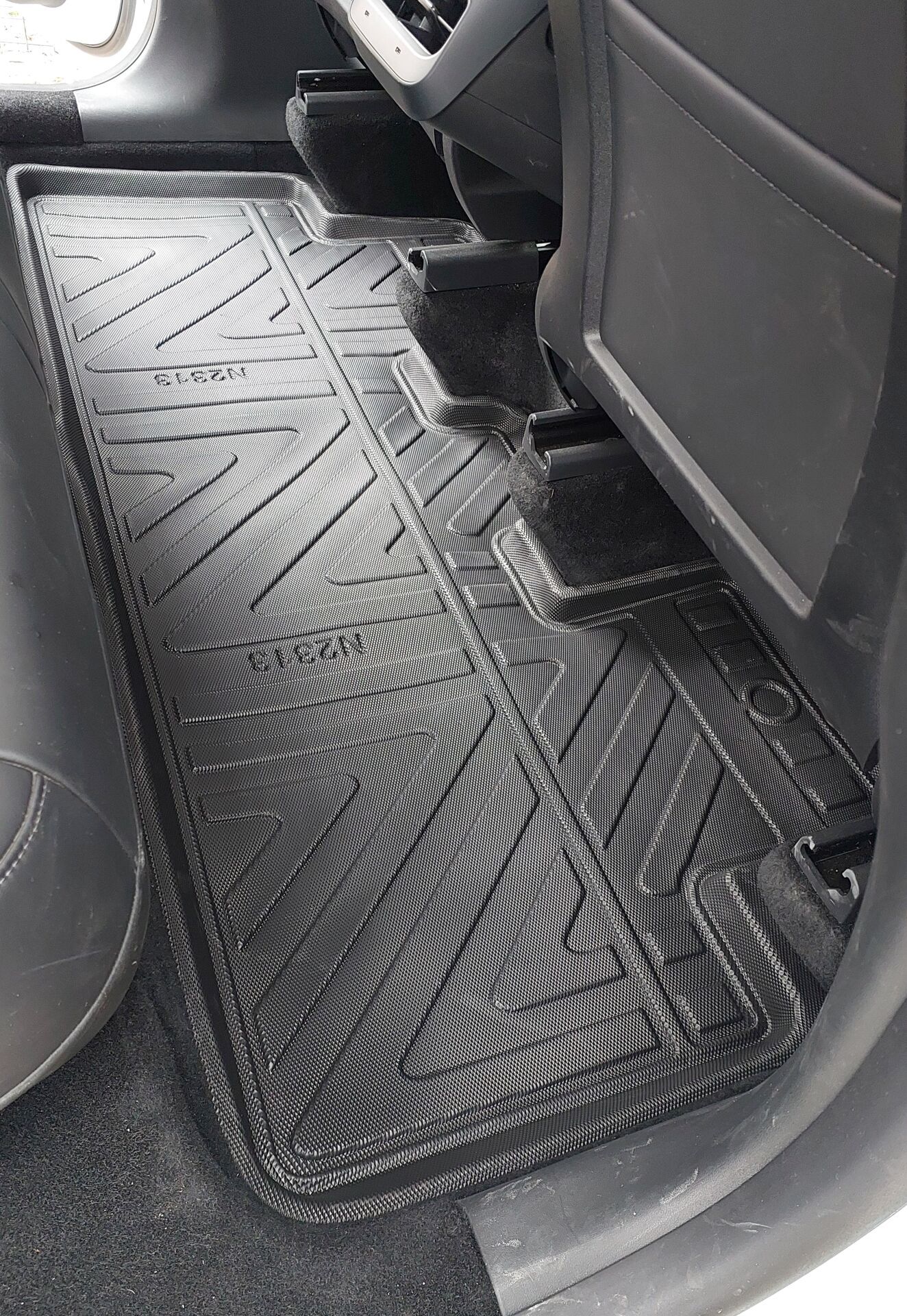 Tesla Model Y 2019 ve Sonrası Premium Seri Araca Özel 3D Havuzlu Oto Paspas