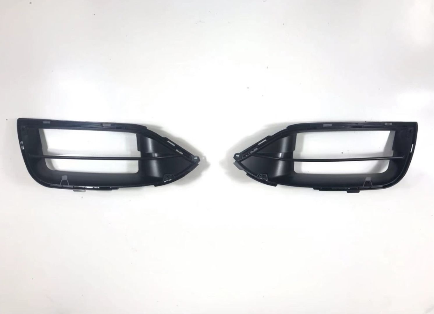 Mercedes W205 Uyumlu C63 Ön Tampon & Panjur Seti (Makyajlı Görünüm) (Siyah Trimler)