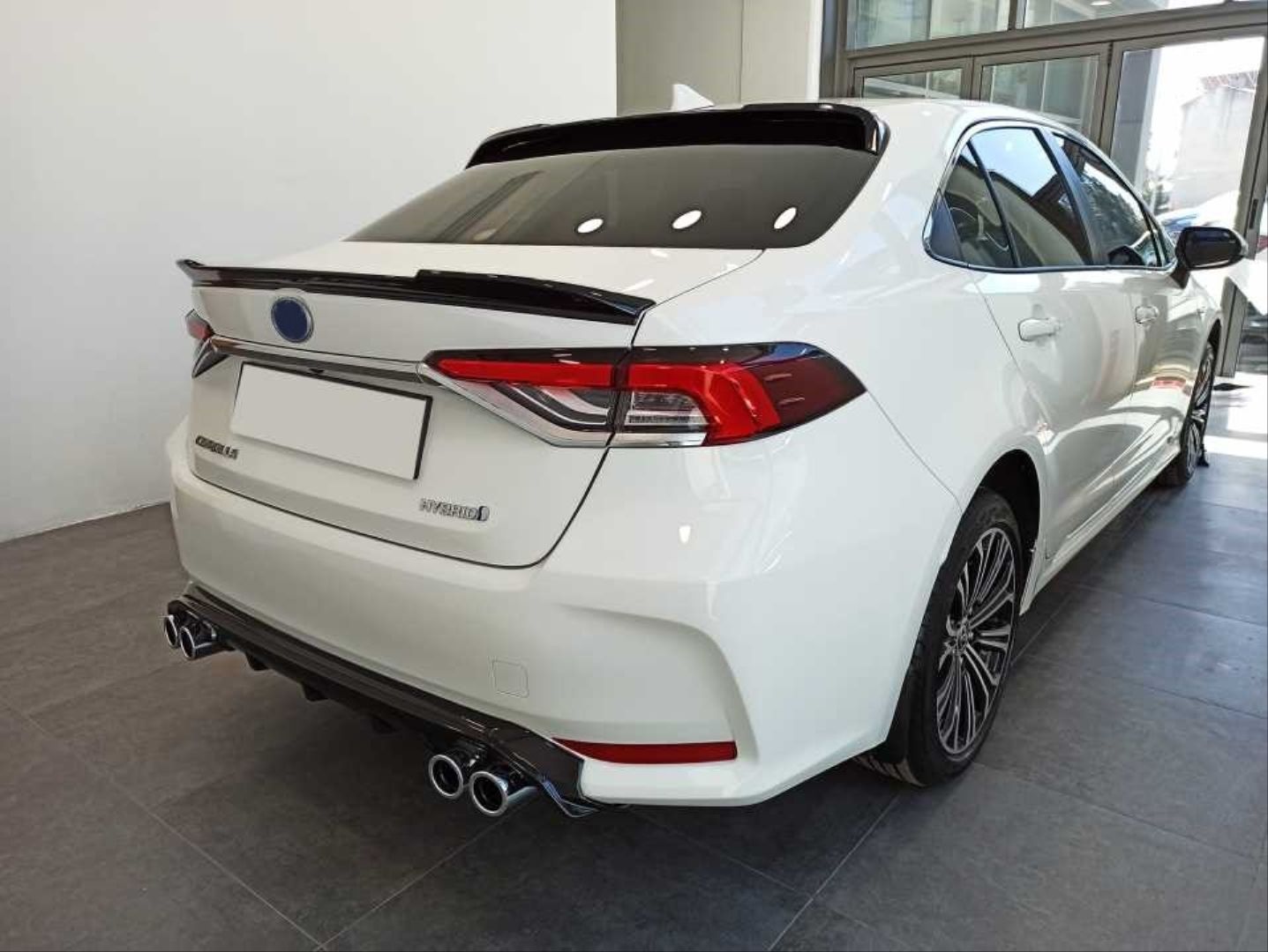 Toyota Corolla Uyumlu 2019+ Bagaj Üstü Spoiler B Dizayn (Piano Black)