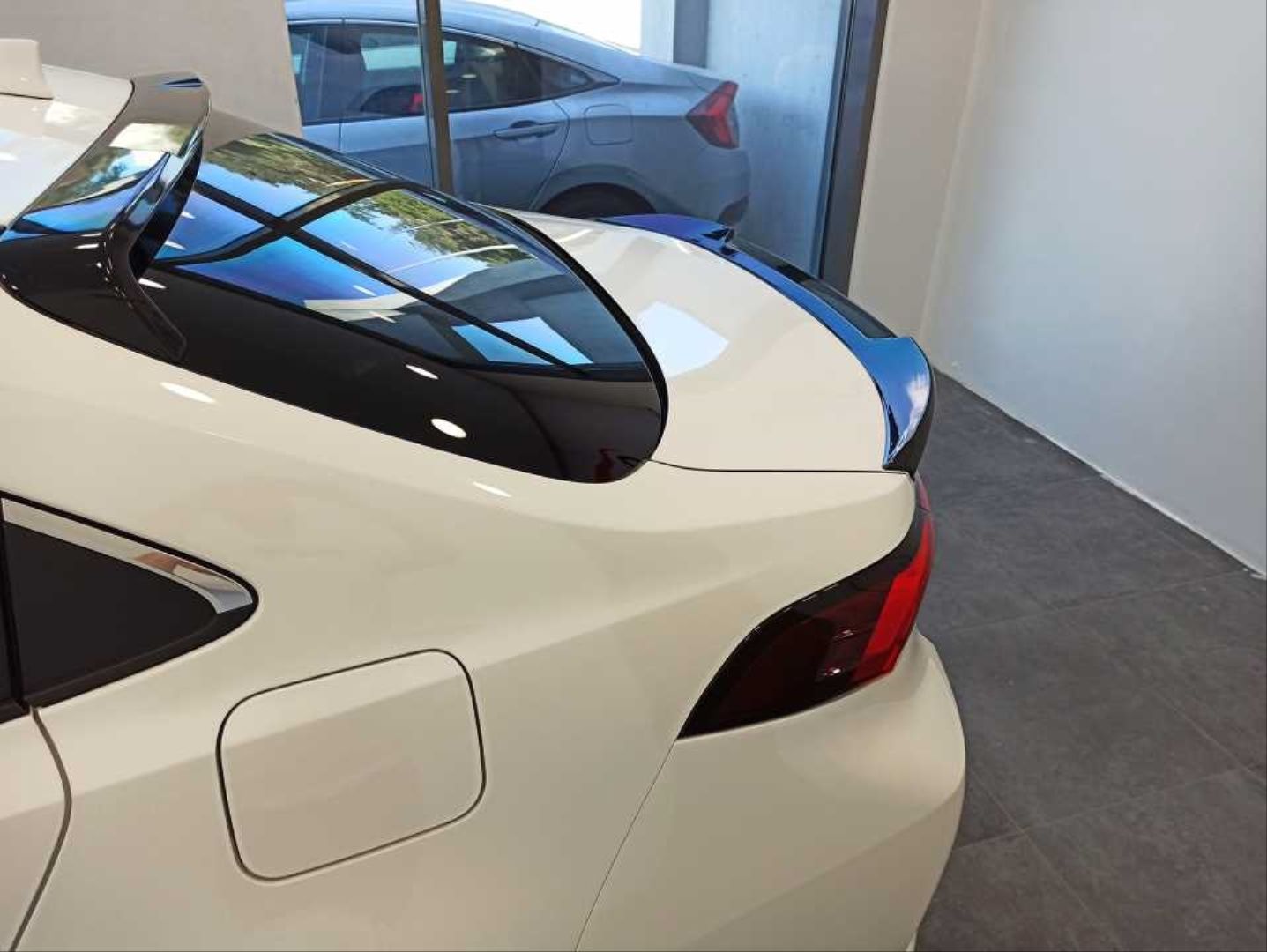 Toyota Corolla Uyumlu 2019+ Bagaj Üstü Spoiler B Dizayn (Piano Black)