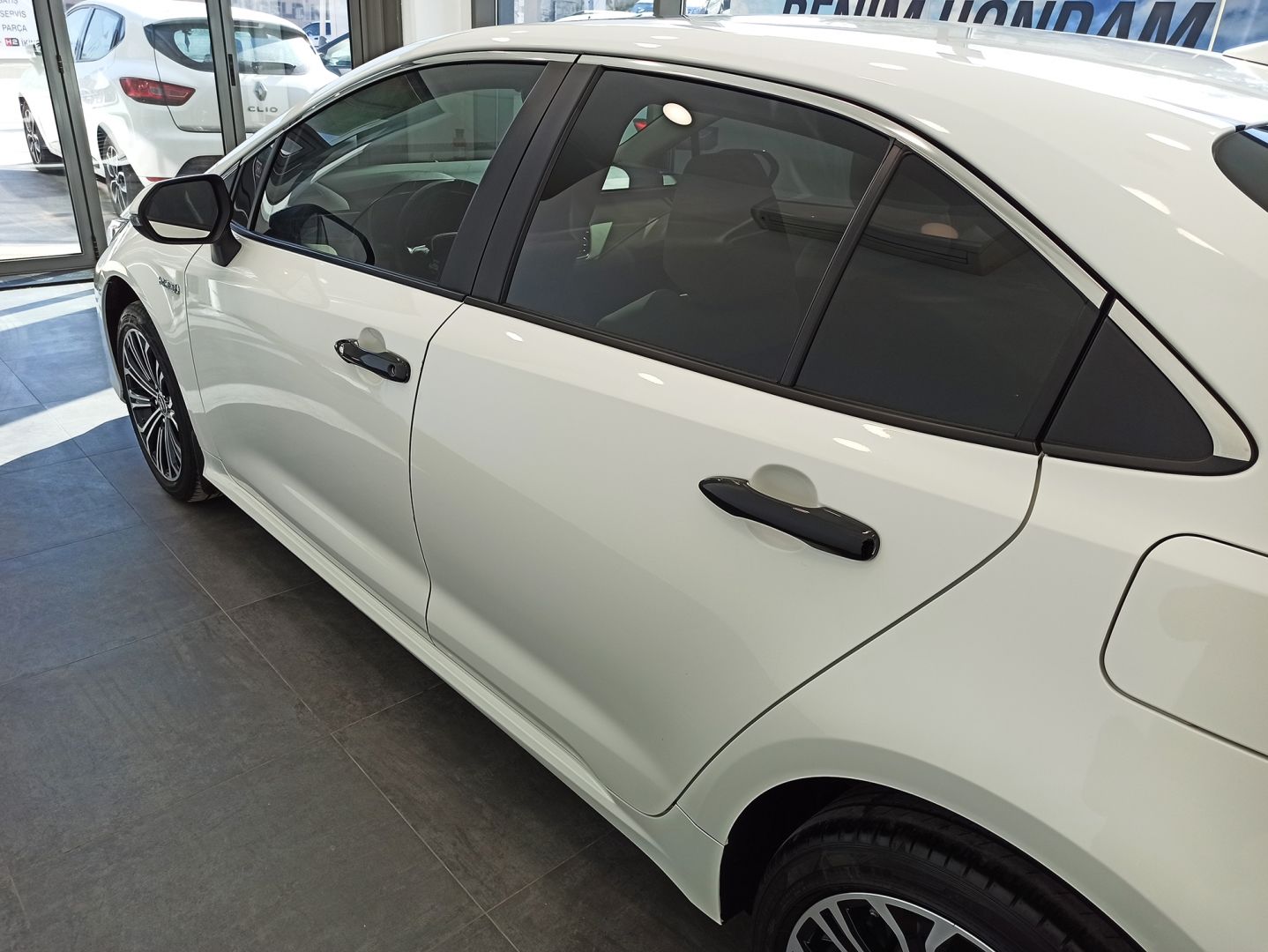 Toyota Corolla Uyumlu 2019+ Kapı Kolu Kaplama Piano Black