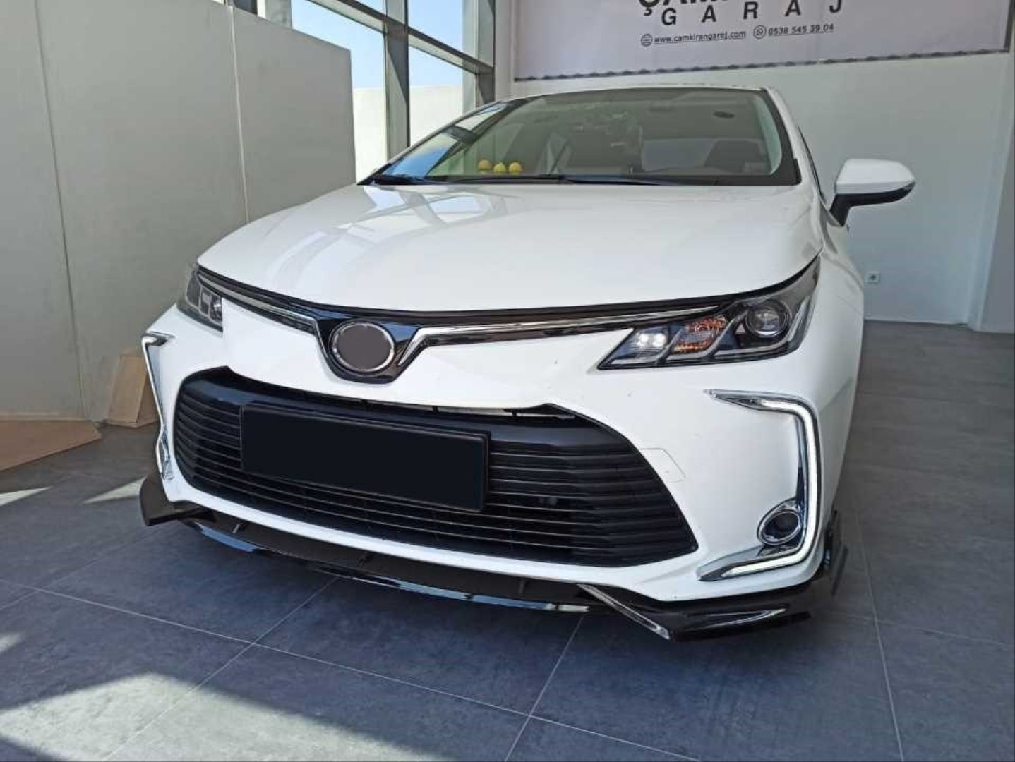 Toyota Corolla Uyumlu 2019+ Ön Lıp