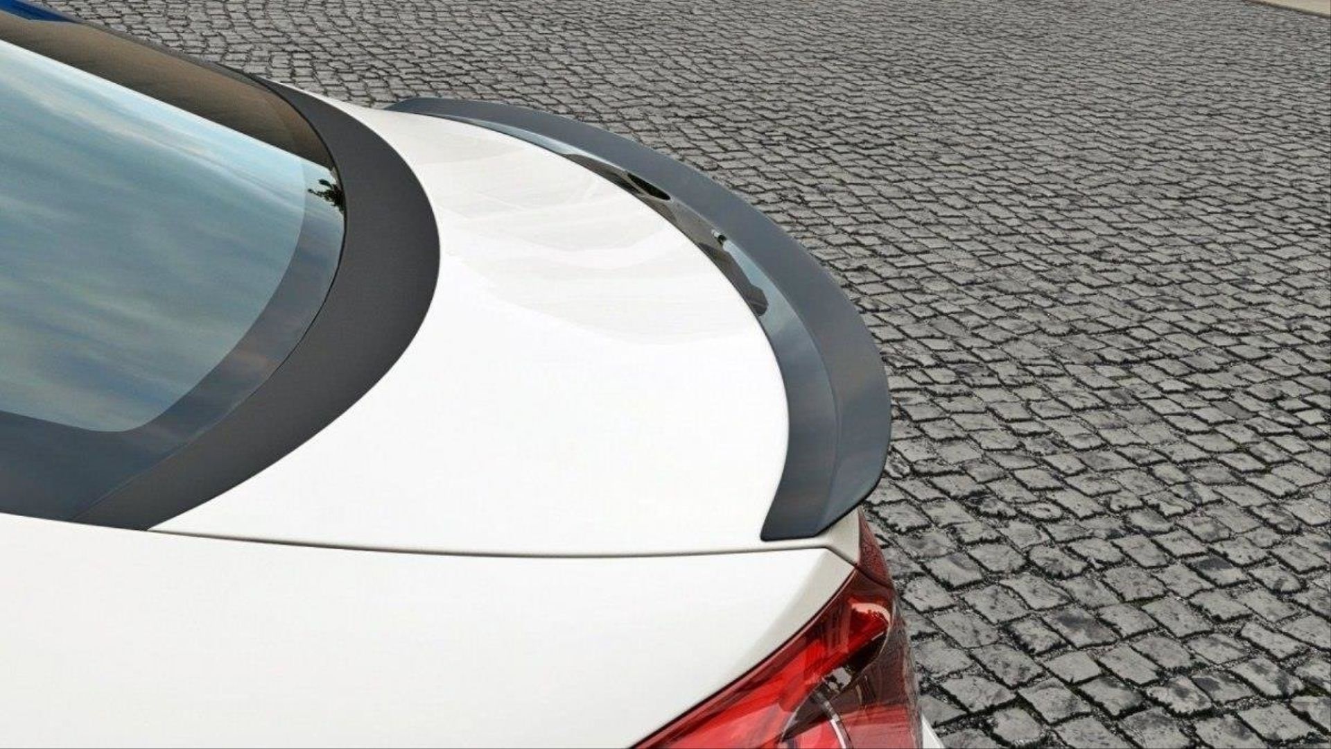 Passat CC Uyumlu Spoiler - Piano Black