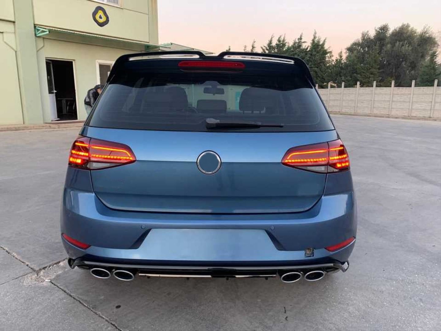 Volkswagen Golf Uyumlu 7,5 2018-2020 R Difüzör