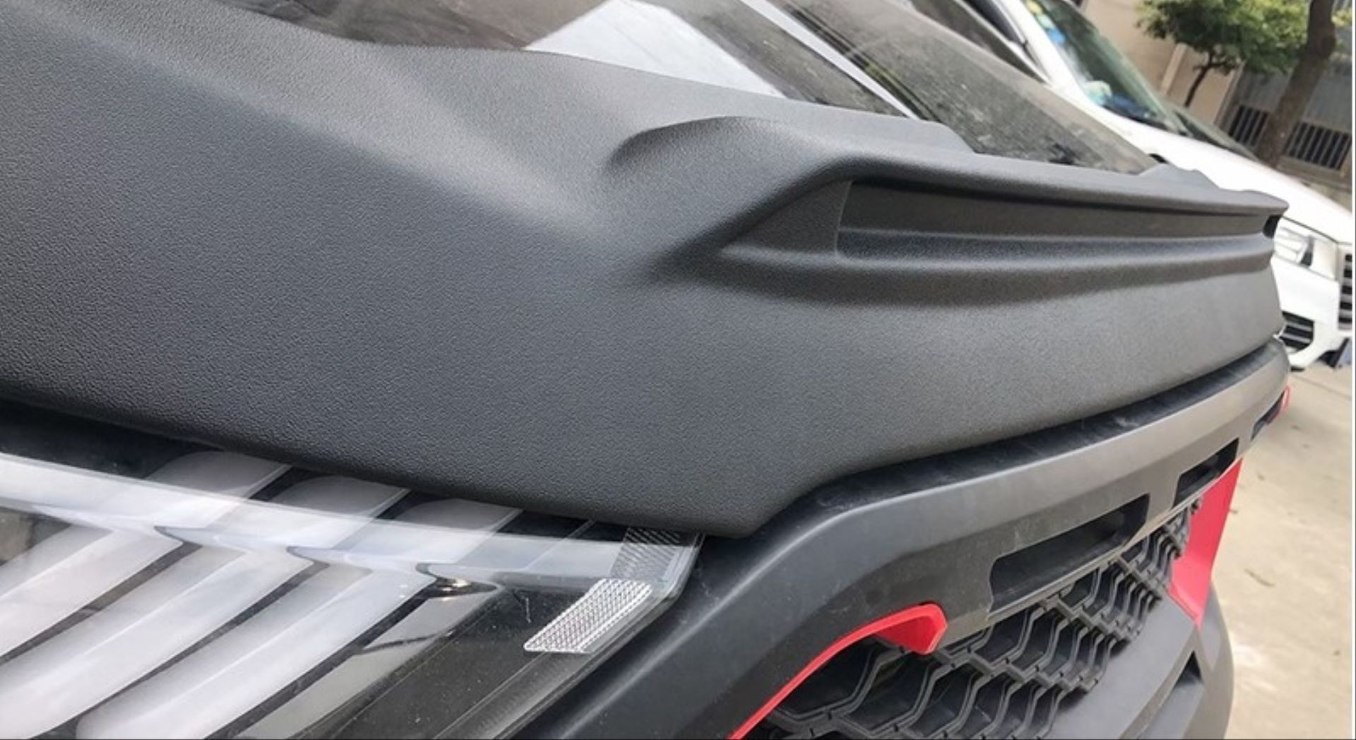 Toyota Hilux Uyumlu Revo İçin Ledli Kaput Rüzgârlığı