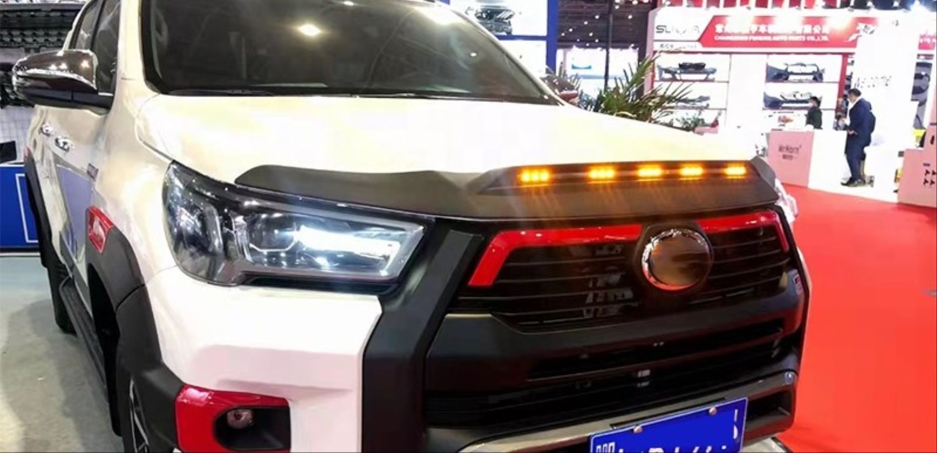 Toyota Hilux Uyumlu Revo İçin Ledli Kaput Rüzgârlığı