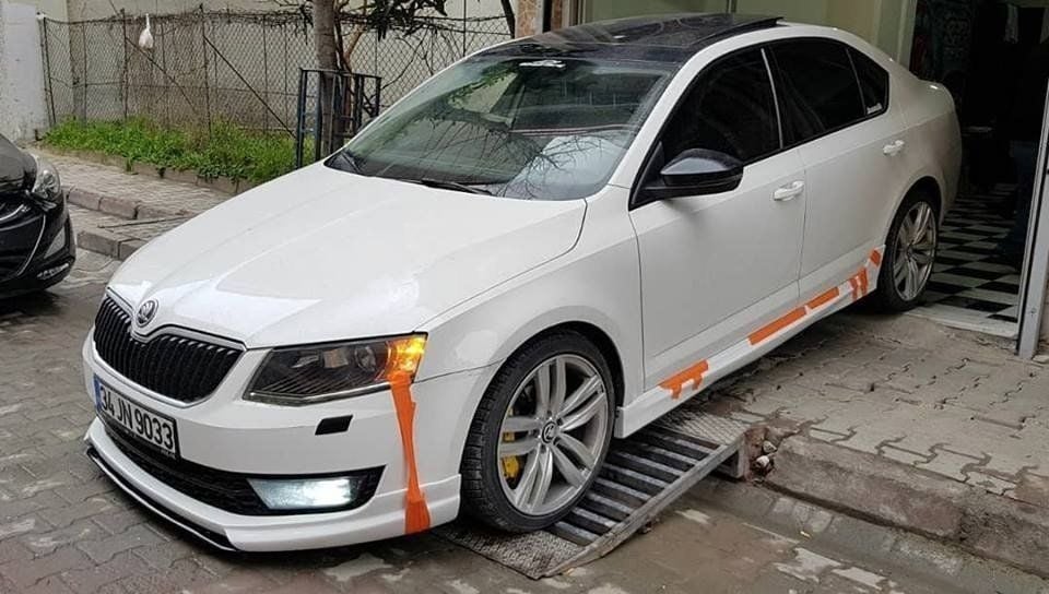 Skoda Octavia Uyumlu Yan Marşpiyel