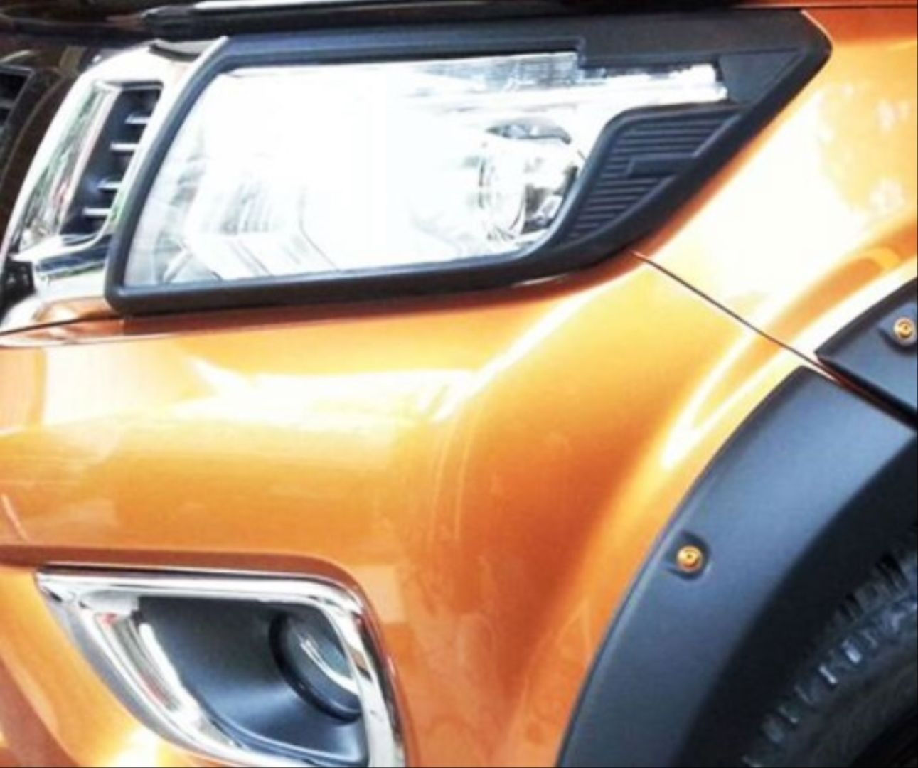 Nissan Navara Uyumlu 2015-2020 Far Çerçevesi Kaplama Siyah