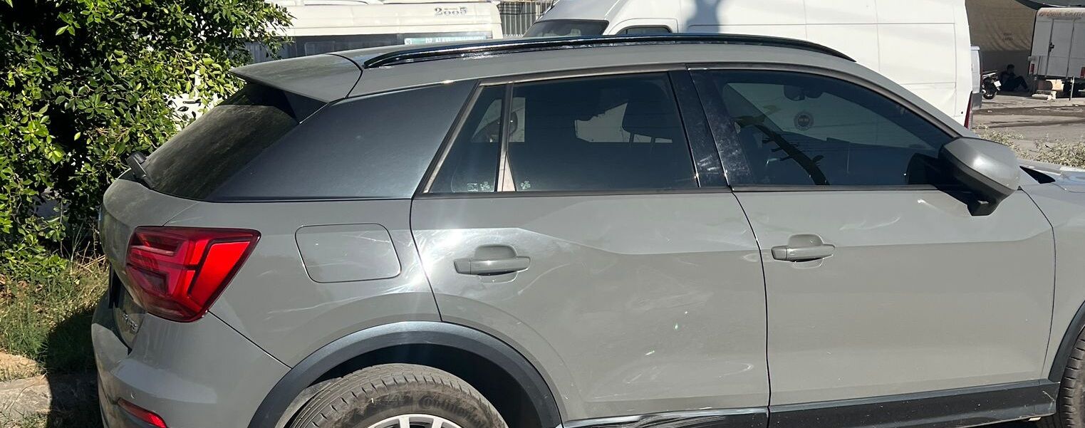 Audi Q2 2018-2021 Tavan Çıtası Parlak Siyah