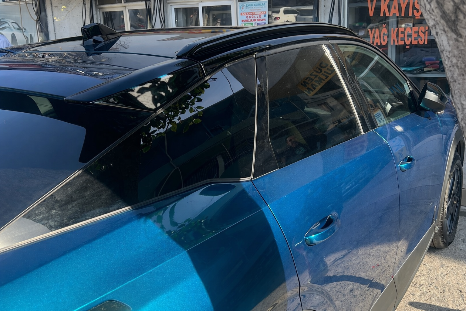 Peugeot 3008 2017 Sonrası Tavan Çıtası Parlak Siyah