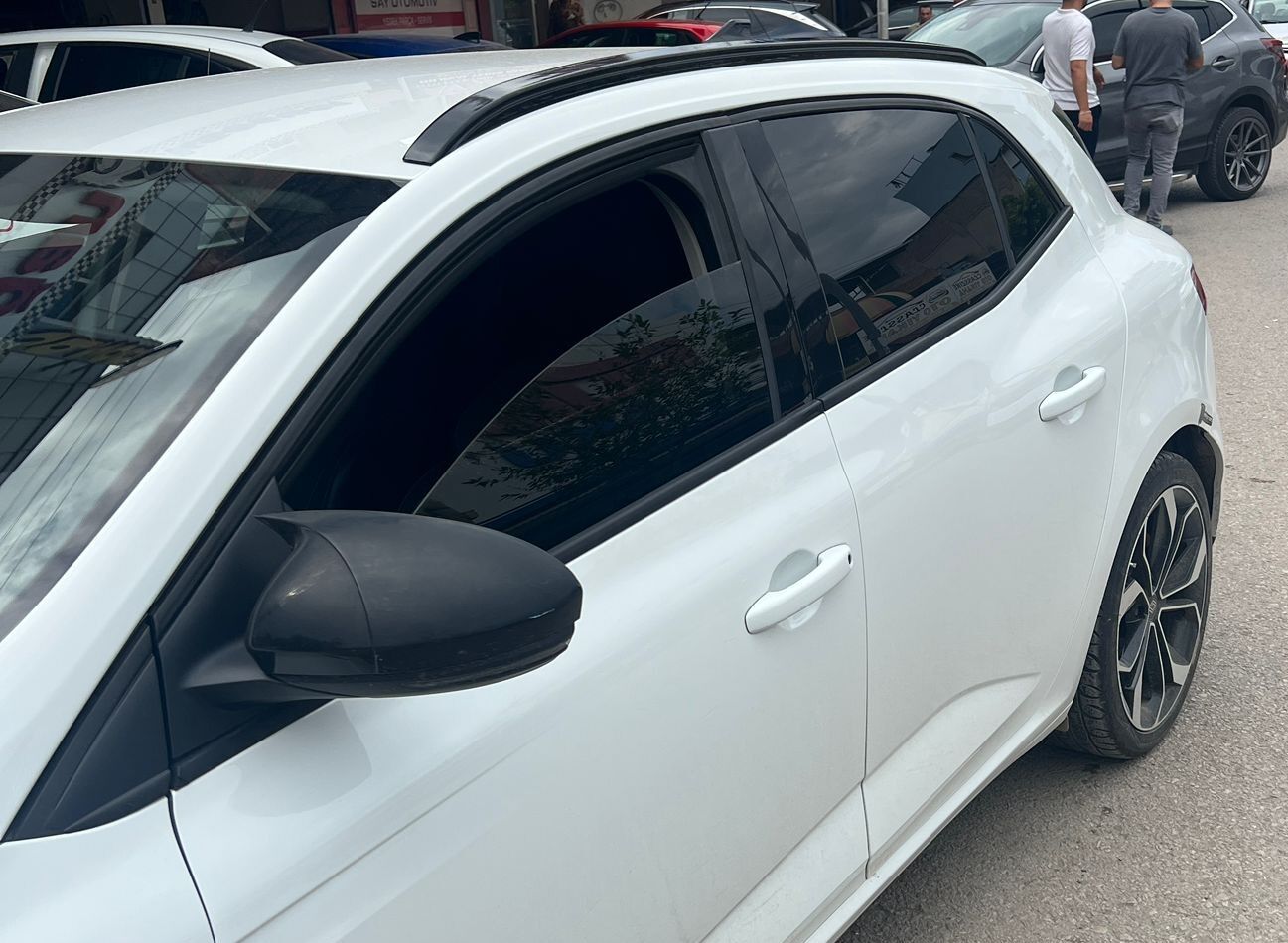 Renault Megane 4 HB 2016-2023 Tavan Çıtası Parlak Siyah