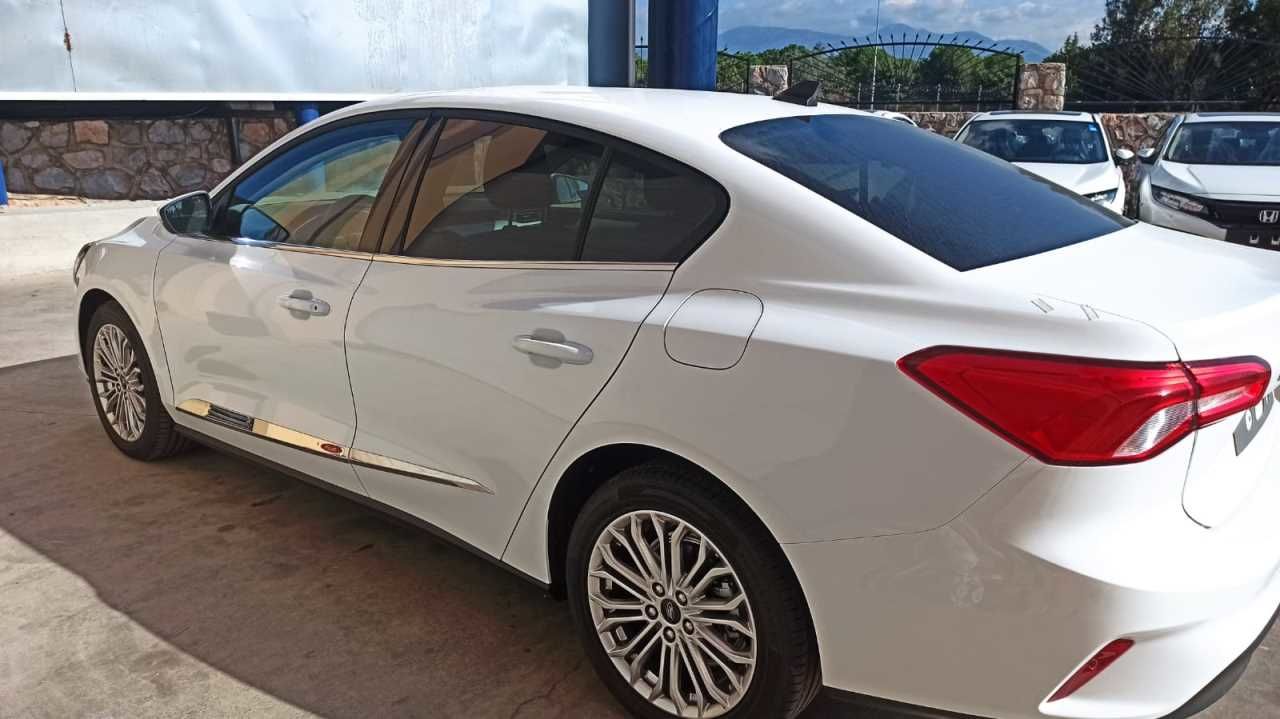 Ford Focus Uyumlu 2019+ Kapı Çıtası Piano Black
