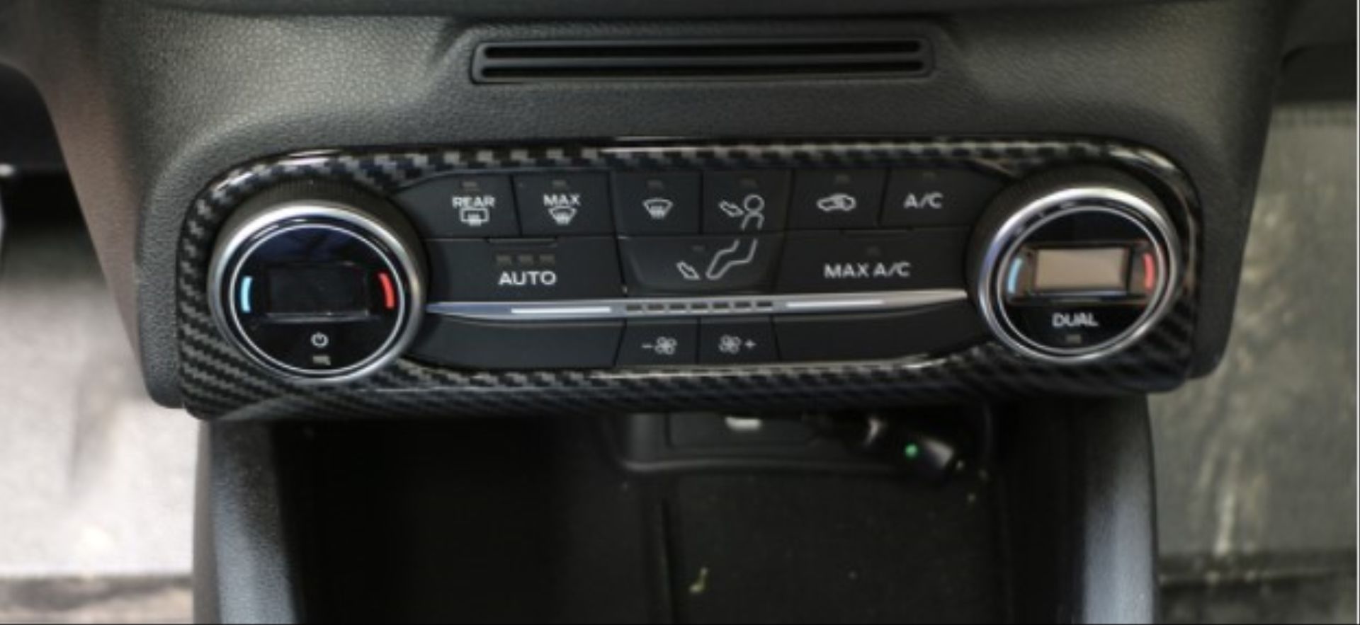 Ford Focus Uyumlu 2019+ Klima Panel Kaplama Karbon (ABS)