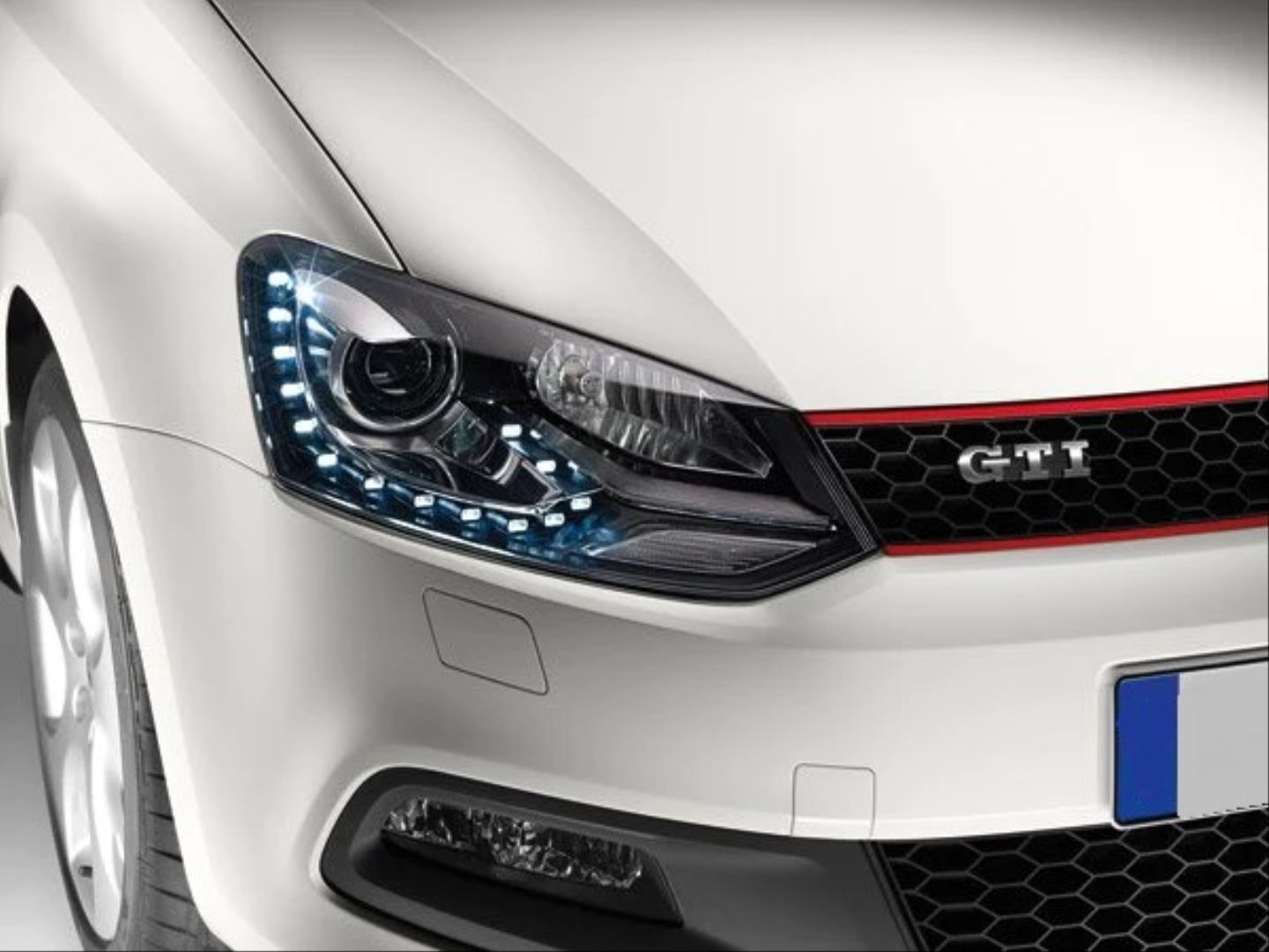 Polo 2010-2017 Uyumlu Uyumlu Silver Gti Görünüm LED Far Parça