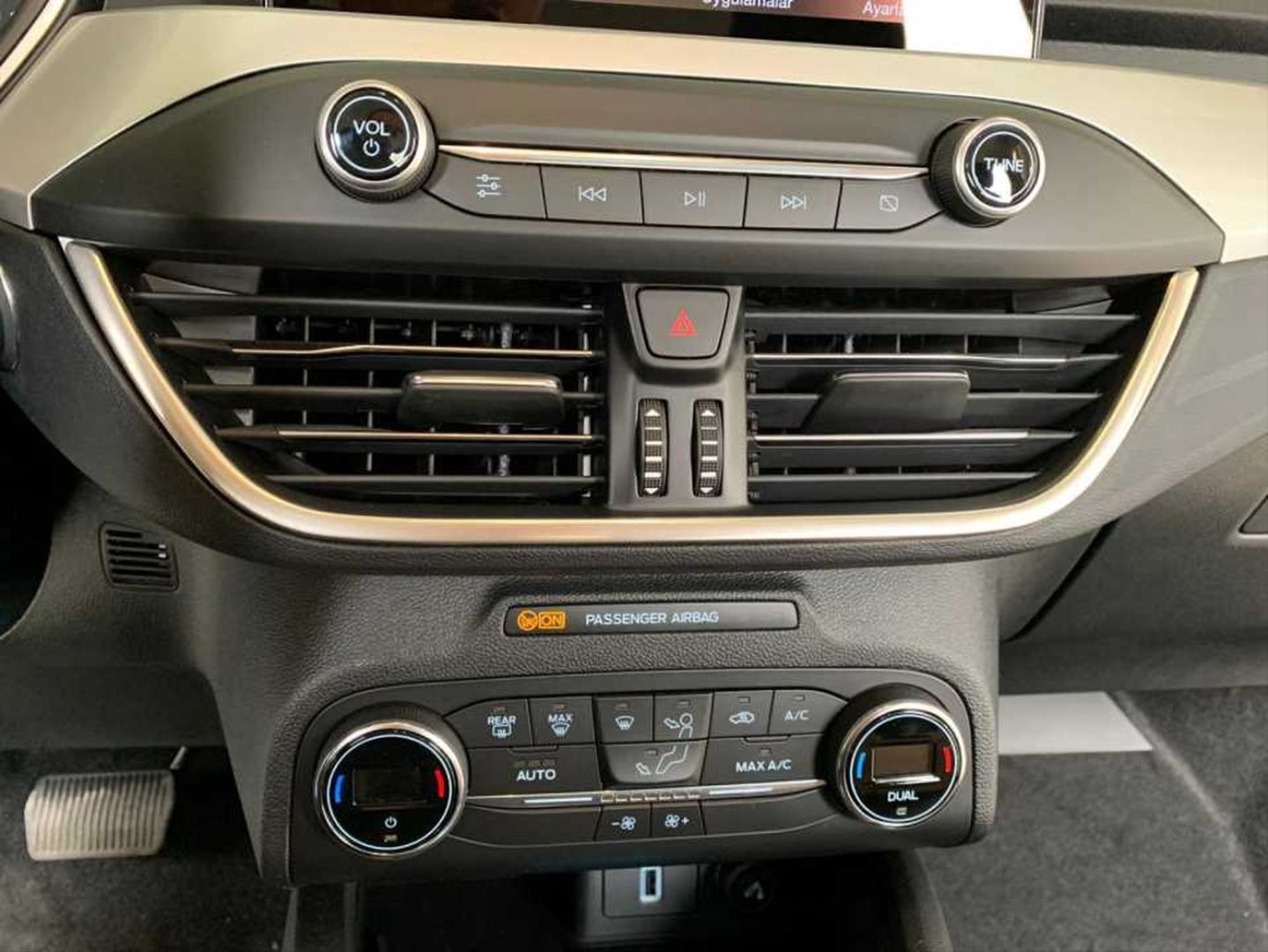 Ford Focus Uyumlu 2019+ Menfez Kaplama 3 Parça Silver(Paslanmaz Çelik)