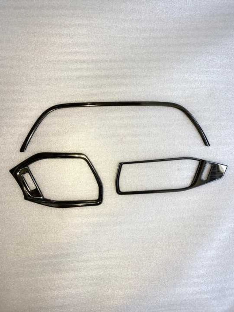 Ford Focus Uyumlu 2019+ Menfez Kaplama 3 Parça - Titanyum Siyah