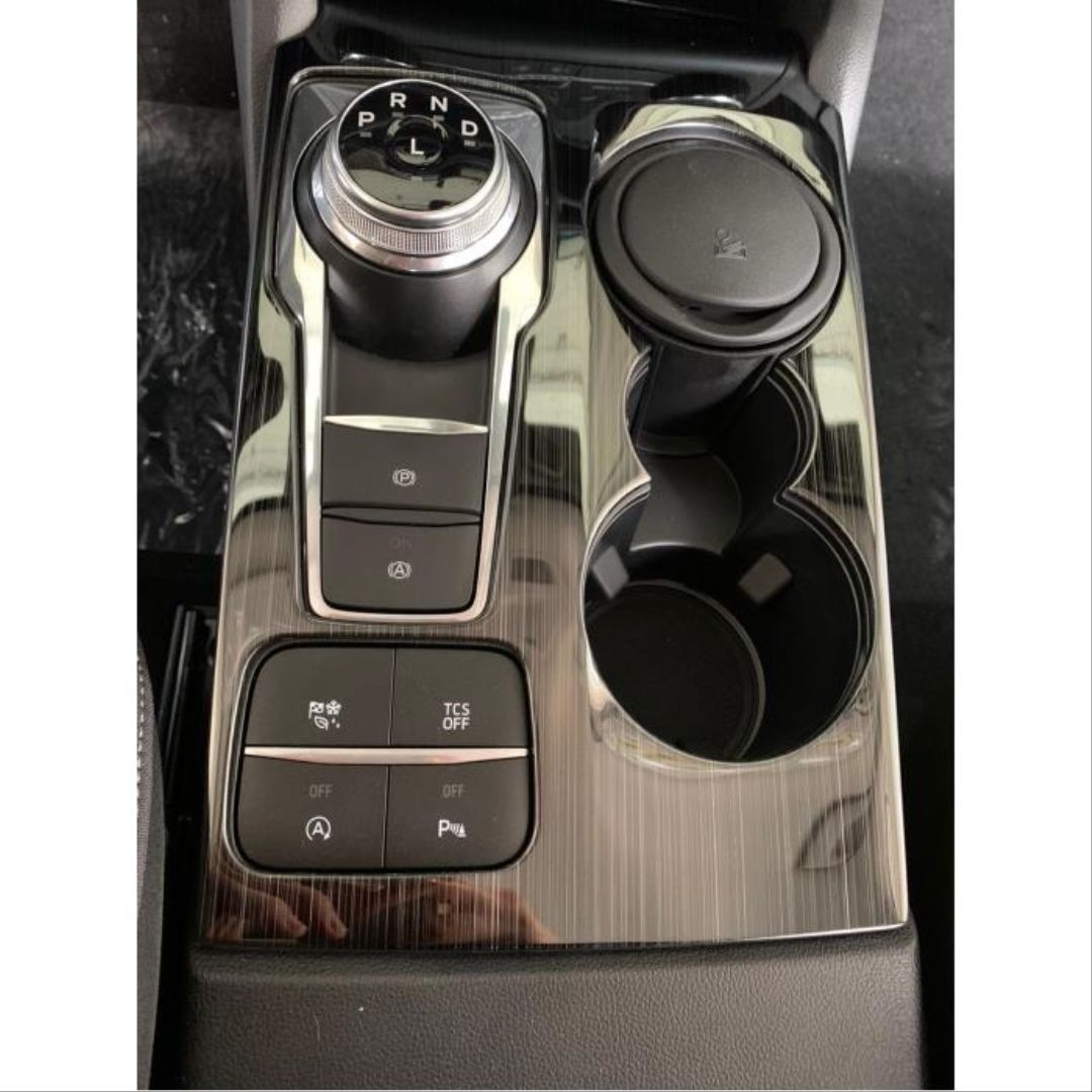 Ford Focus Uyumlu 2019-2021 Vites Çerçeve Kaplama - Titanyum Siyah