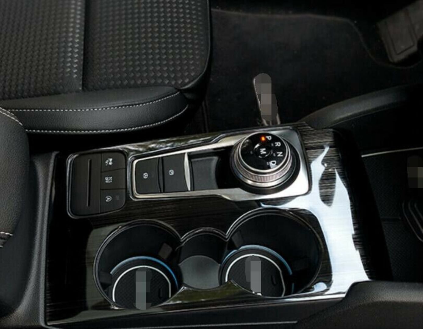 Ford Focus Uyumlu 2019-2021 Vites Çerçeve Kaplama - Titanyum Siyah