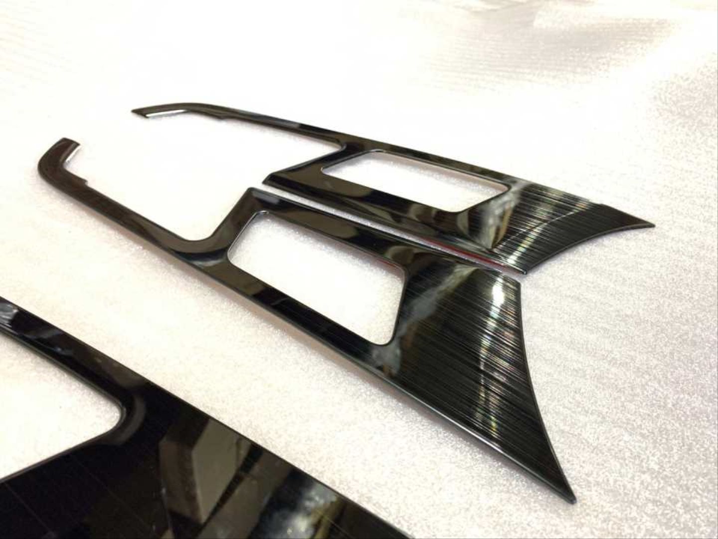 Hyundai Elantra Uyumlu 2016-2019 İç Kapı Açma Kolu Kaplama (Titanyum Siyah)