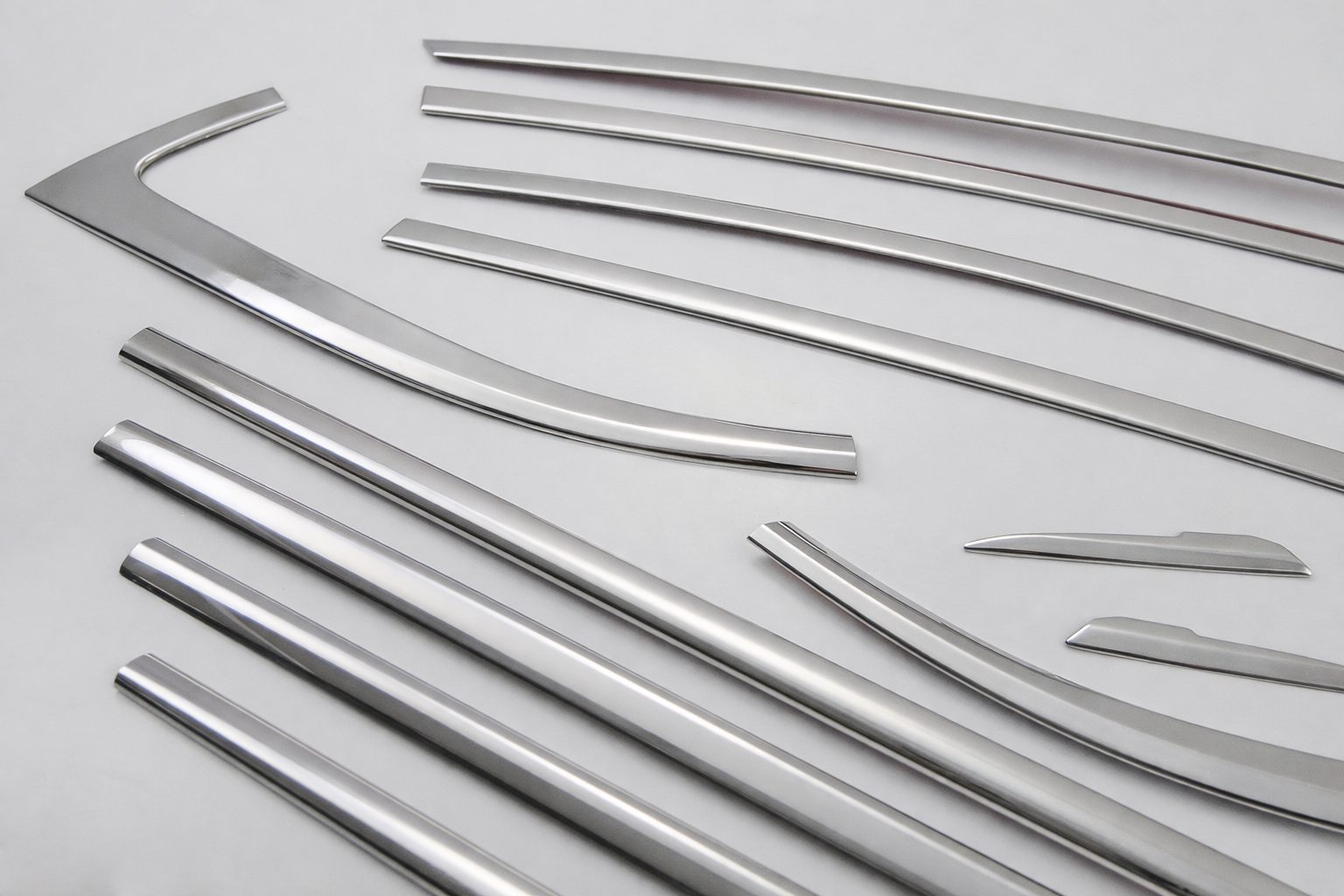 Skoda Uyumlu Super-B 2015-2022 12 Parça Cam Çerçevesi