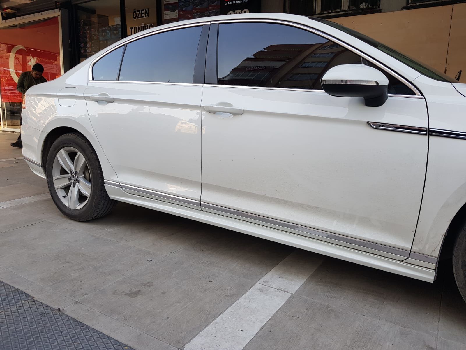 Volkswagen Passat Uyumlu B8 Yan Marşpiyel (VAKUM) LB9A Boya kodlu