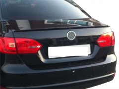 Volkswagen Jetta Uyumlu Spoiler İnce Model Parlak Siyah