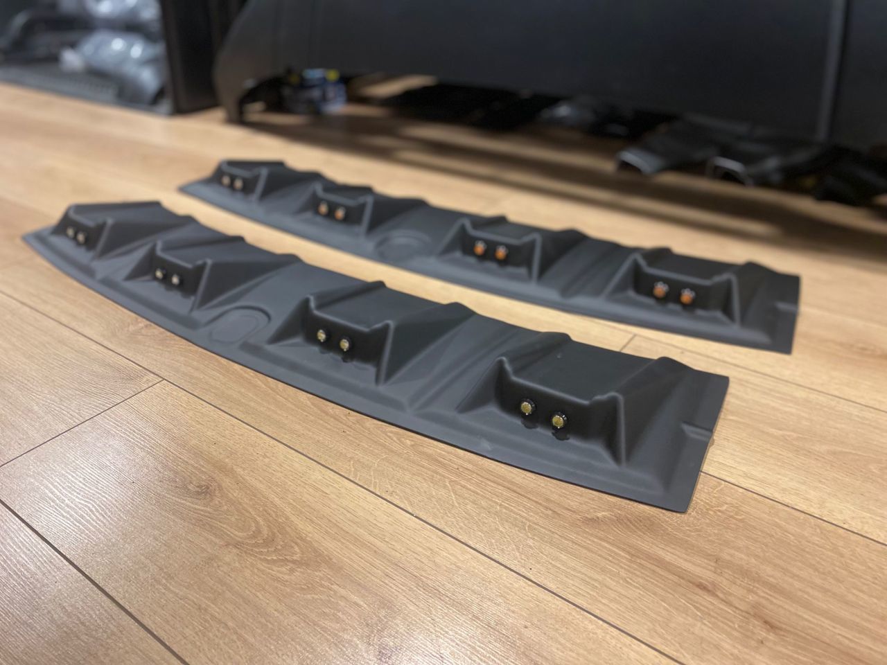 Mitsubishi L200 Uyumlu Yarasa Model Moonvisor LED Işıklı Tavan