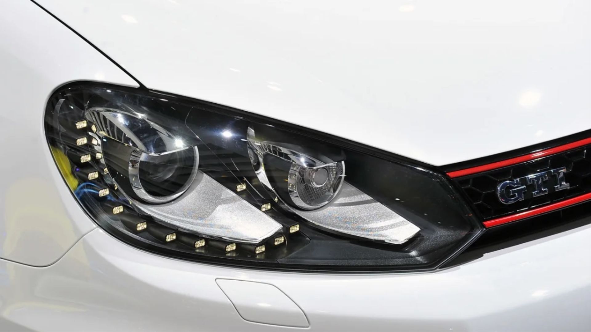 Golf 6 Uyumlu R20 LED Far (Dolu) Parça