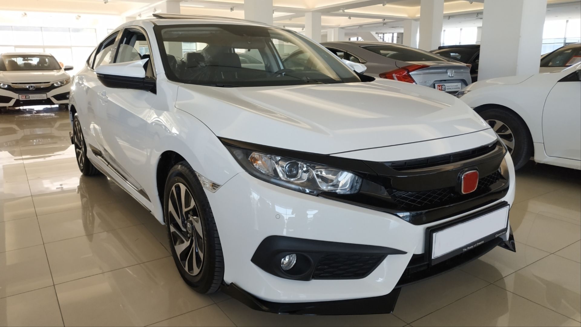 Honda Civic Uyumlu Fc5 2016-2020 Çıkıntılı Ön Flap Piano Black Dizayn B