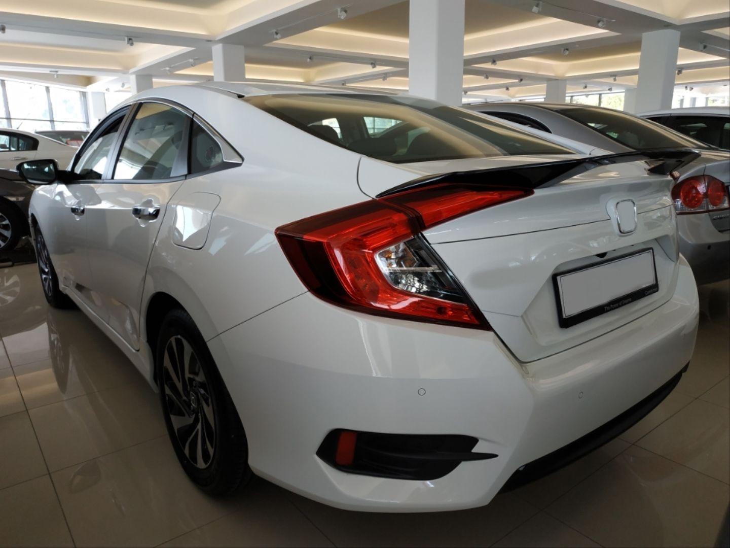 Honda Civic Uyumlu Fc5 V Style Spoiler (Boyasız)