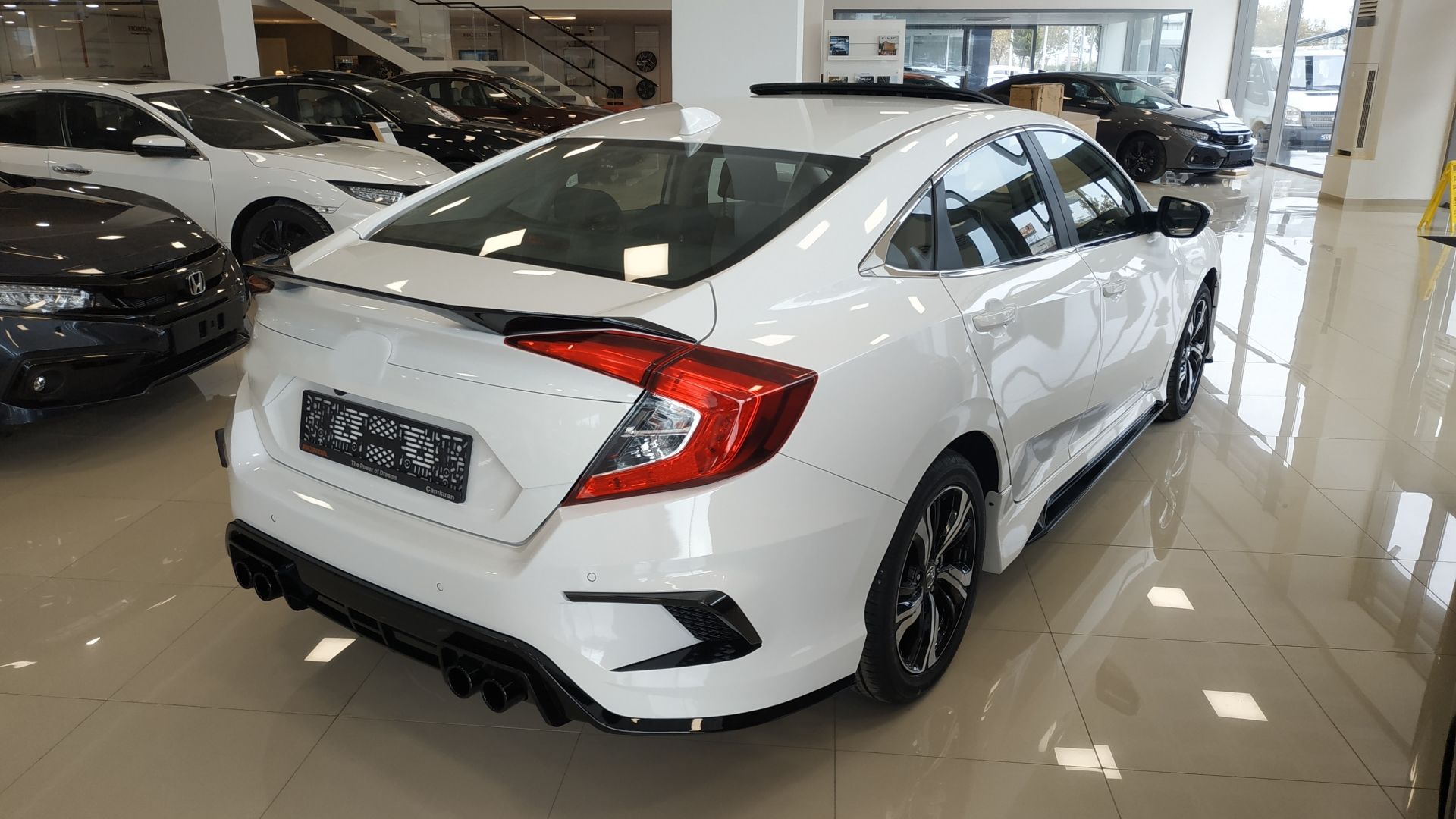 Honda Civic Uyumlu Fc5 2016-2020 Concept Model Arka Tampon Ek Piano Black Detaylı